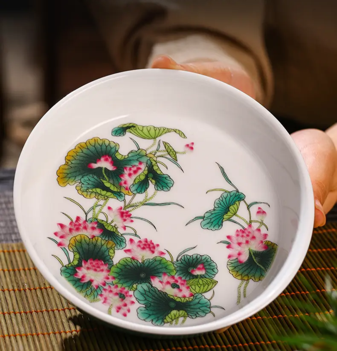 this is Chinese Jingdezhen enamel lotus gaiwan. this is a ceramic covered bowl