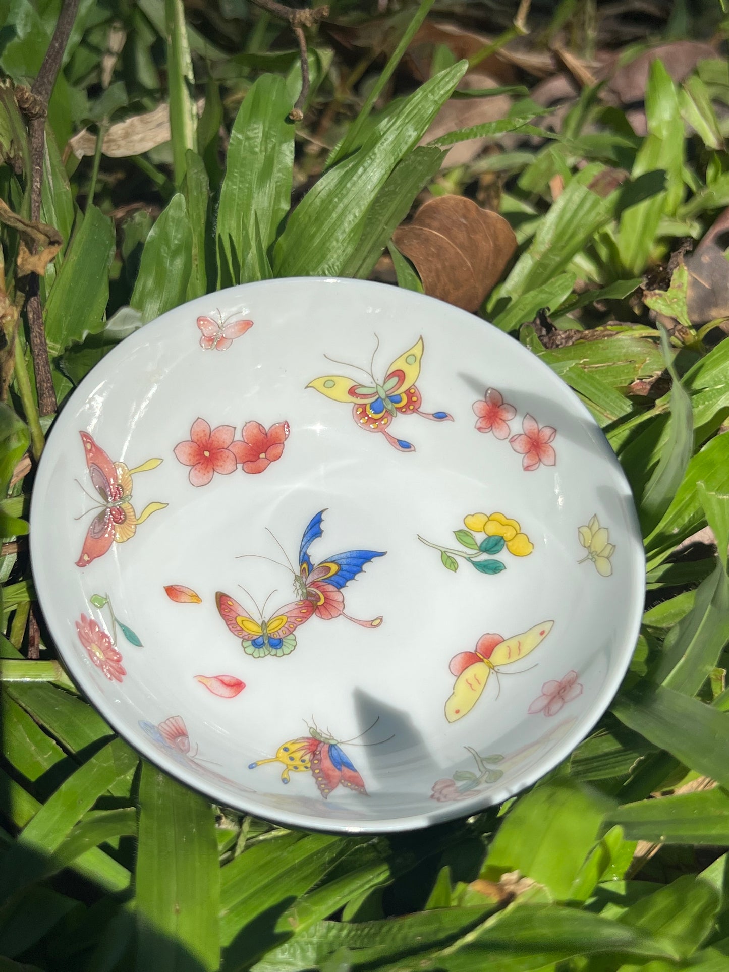 this is Chinese Jingdezhen enamel butterfly teacup. this is a ceramic teacup