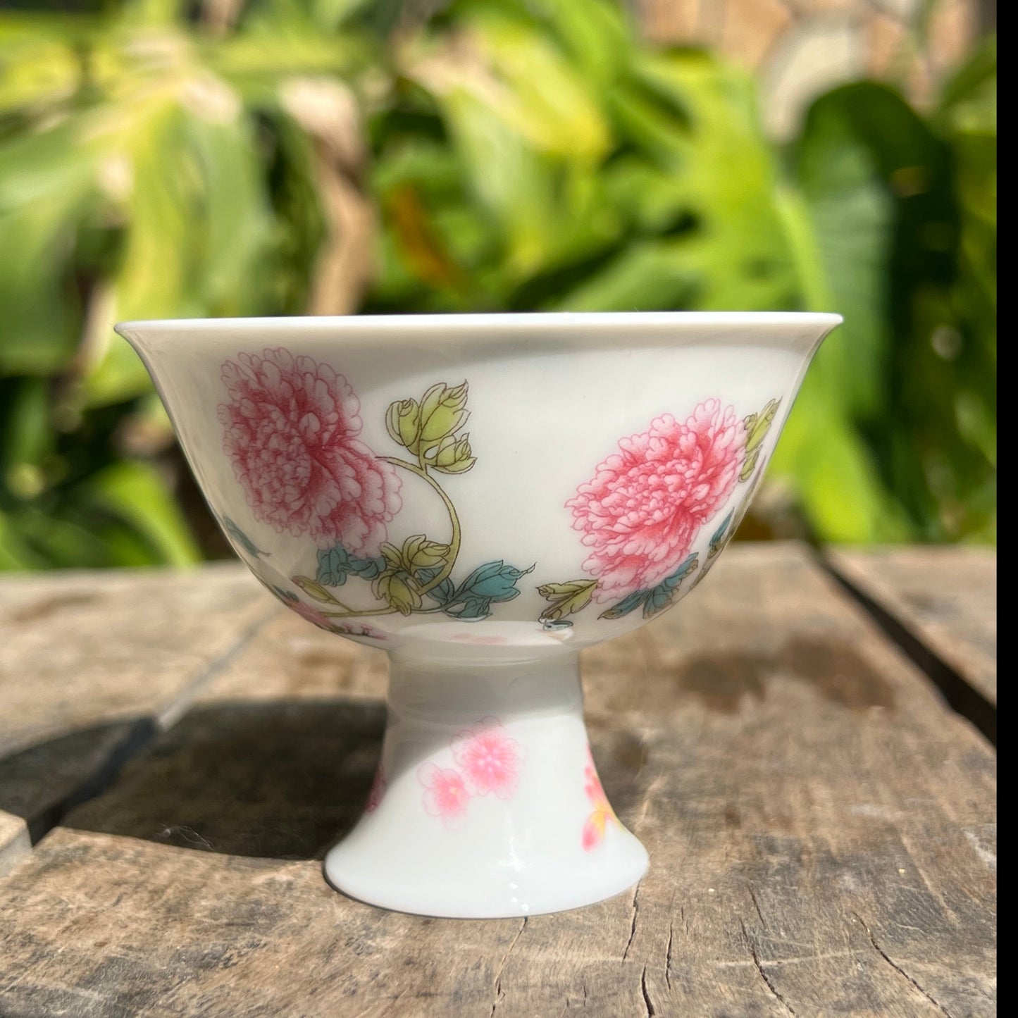 This is a Chinese Jingdezhen enamel flower teacup