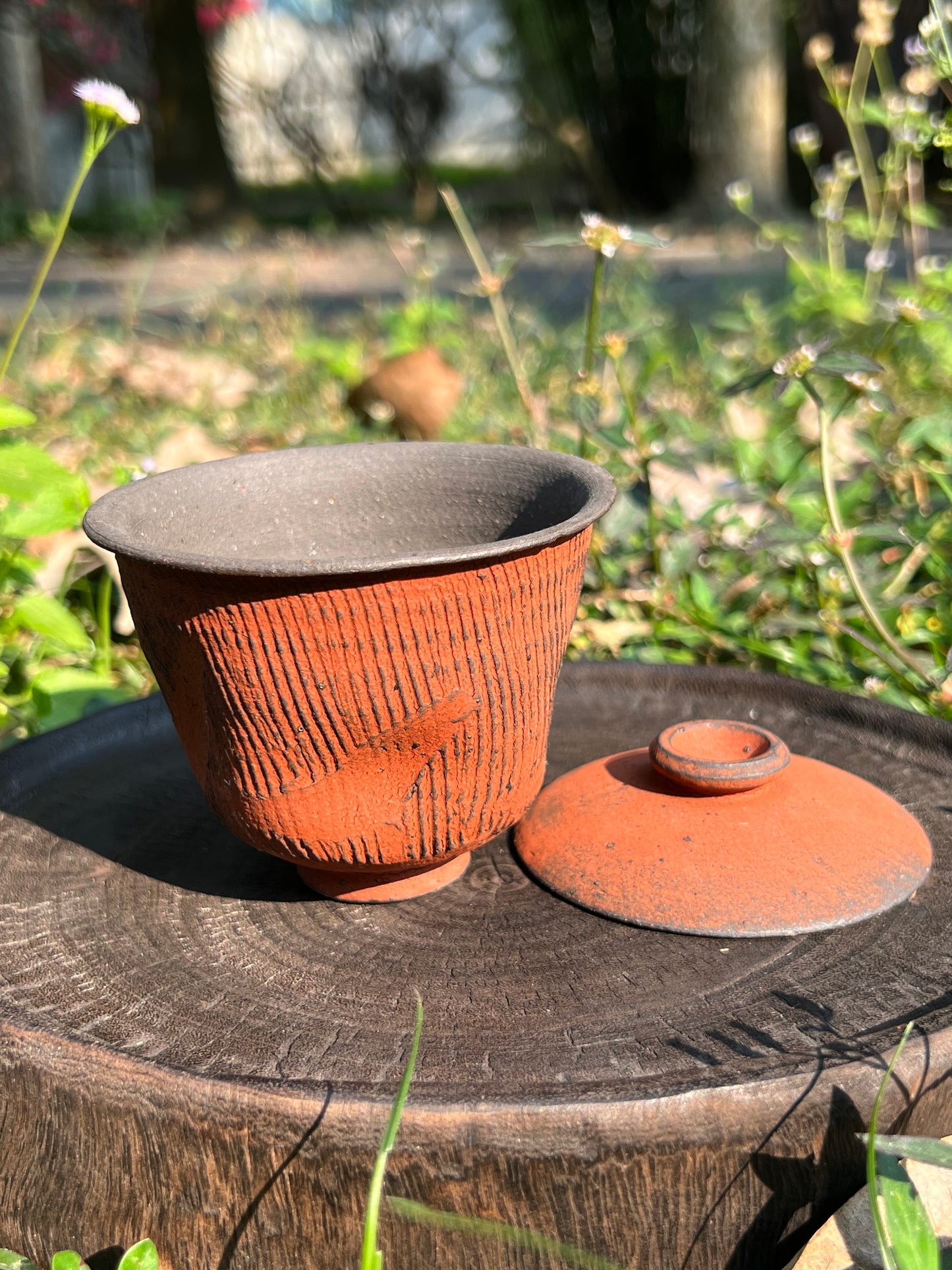 This is a pottery teapot.this is a pottery gaiwan