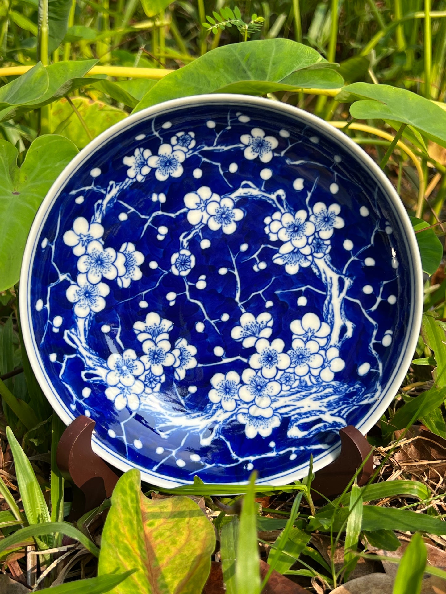 This is Chinese Jingdezhen blue and white porcelain tea tray. This is a ceramic tea boat