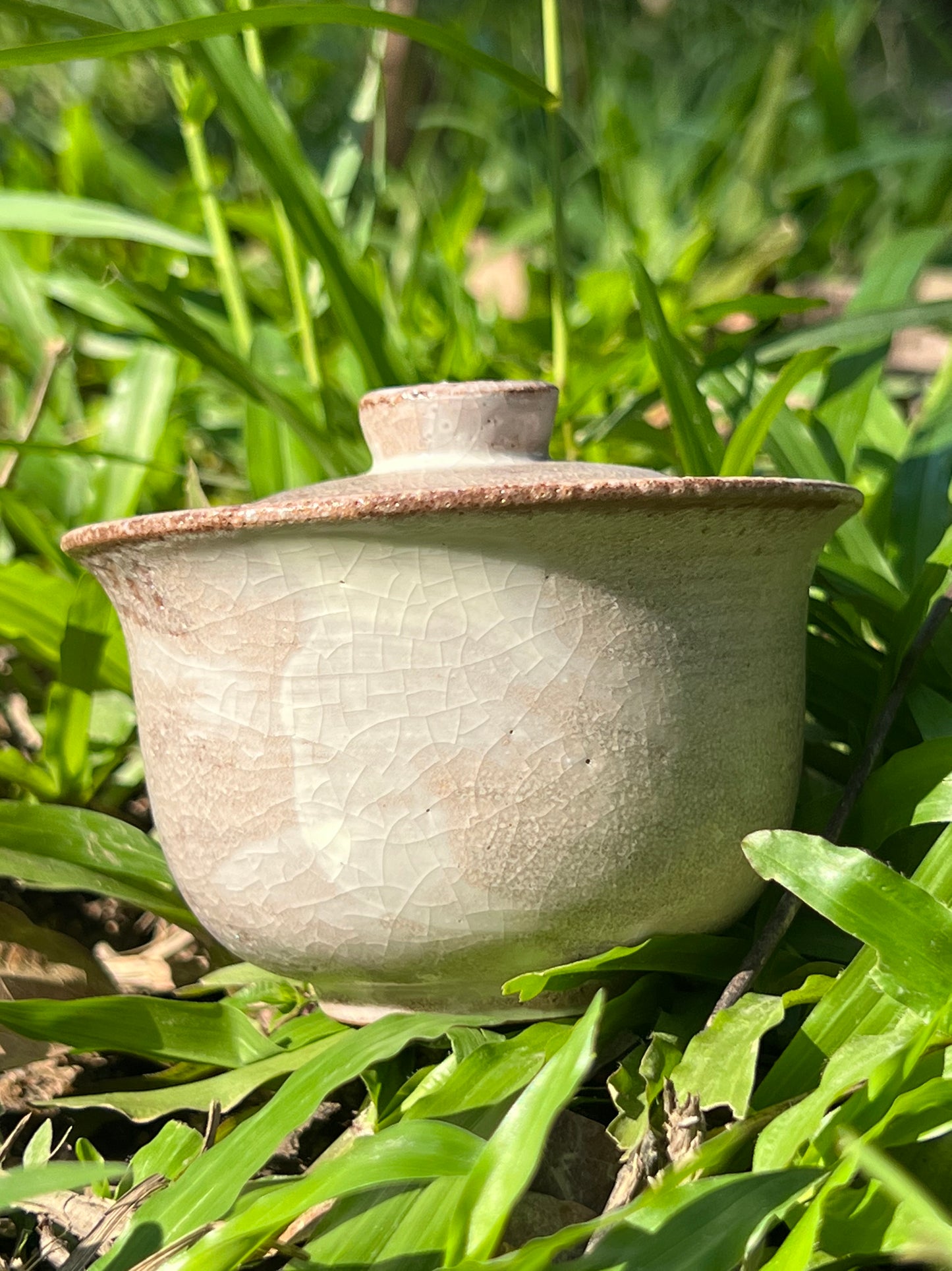 this is Chinese kohiki gaiwan. this is a pottery gaiwan