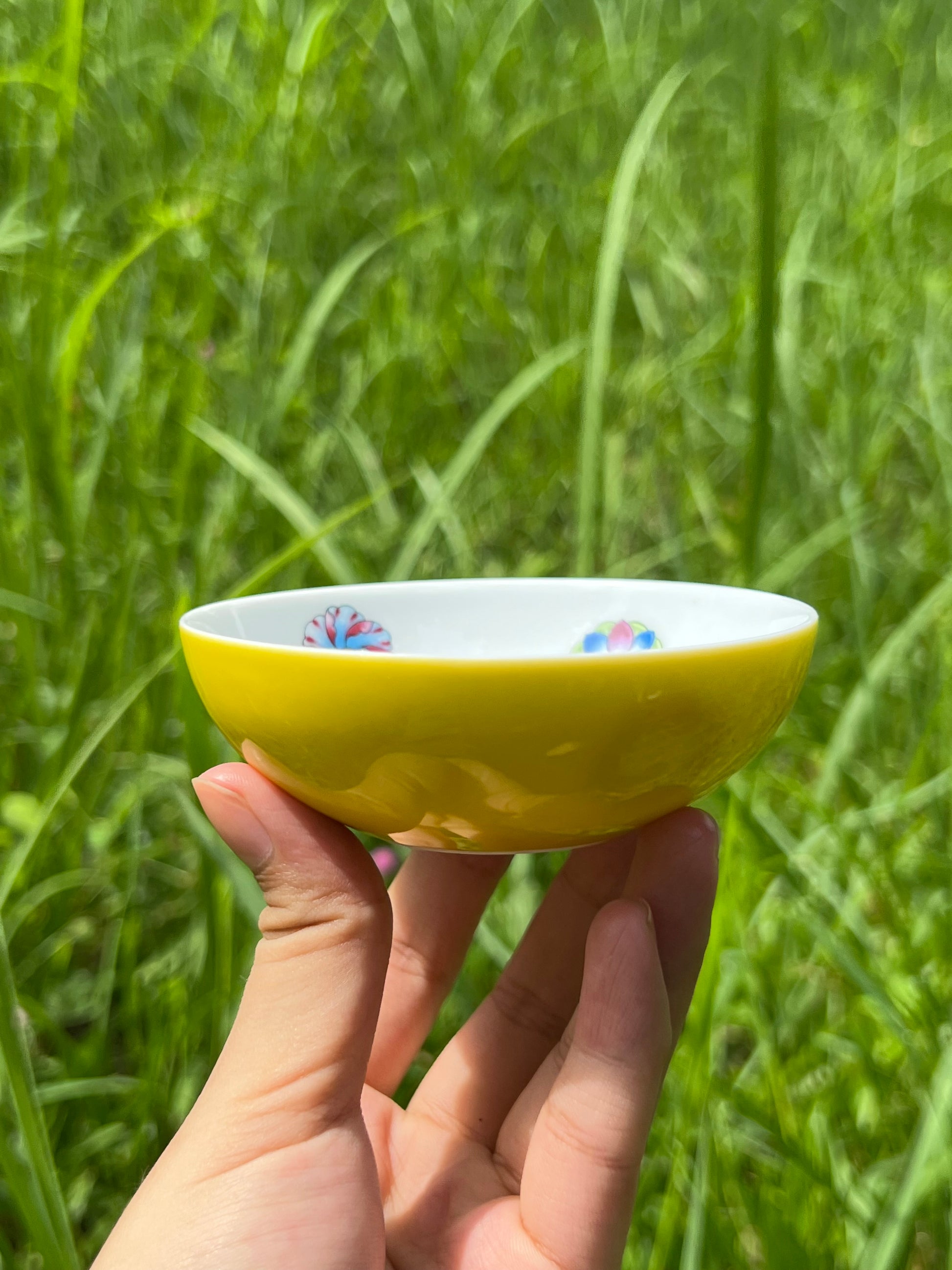 This is a Chinese Jingdezhen enamel teacup.this is a ceramic teacup