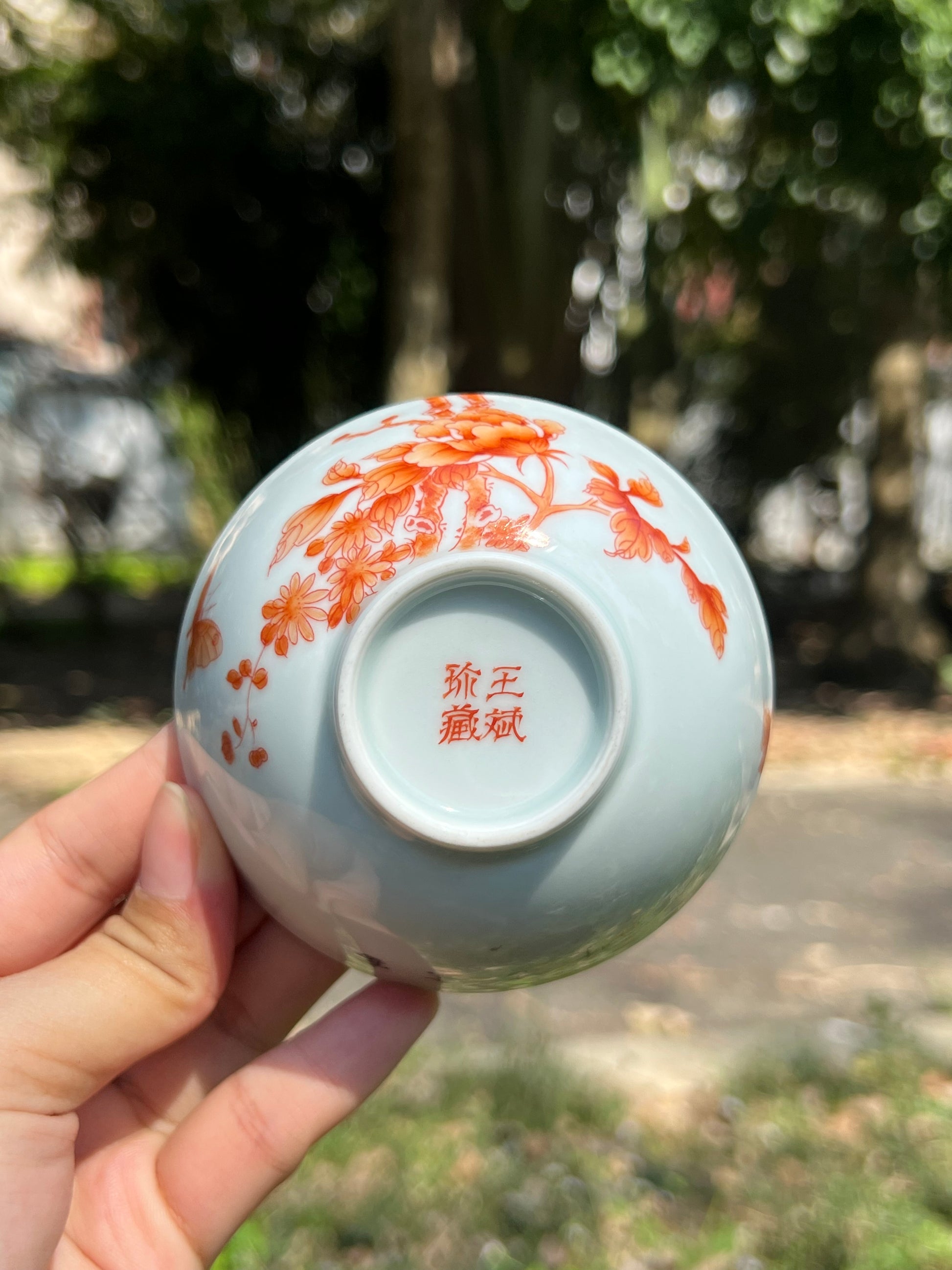 this is a Chinese Jingdezhen alum red peony flower teacup