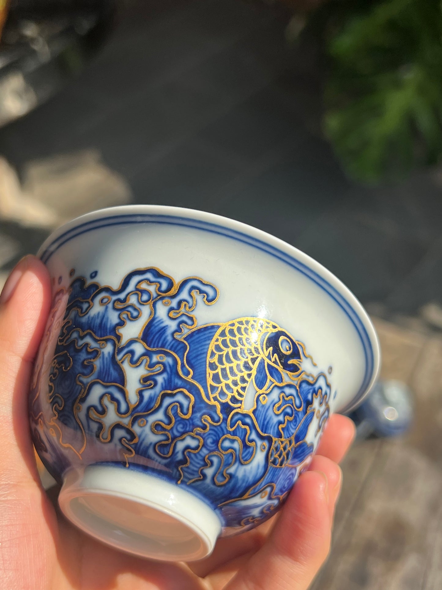 This is a Chinese Jingdezhen blue and white porcelain dragon teapot gaiwan