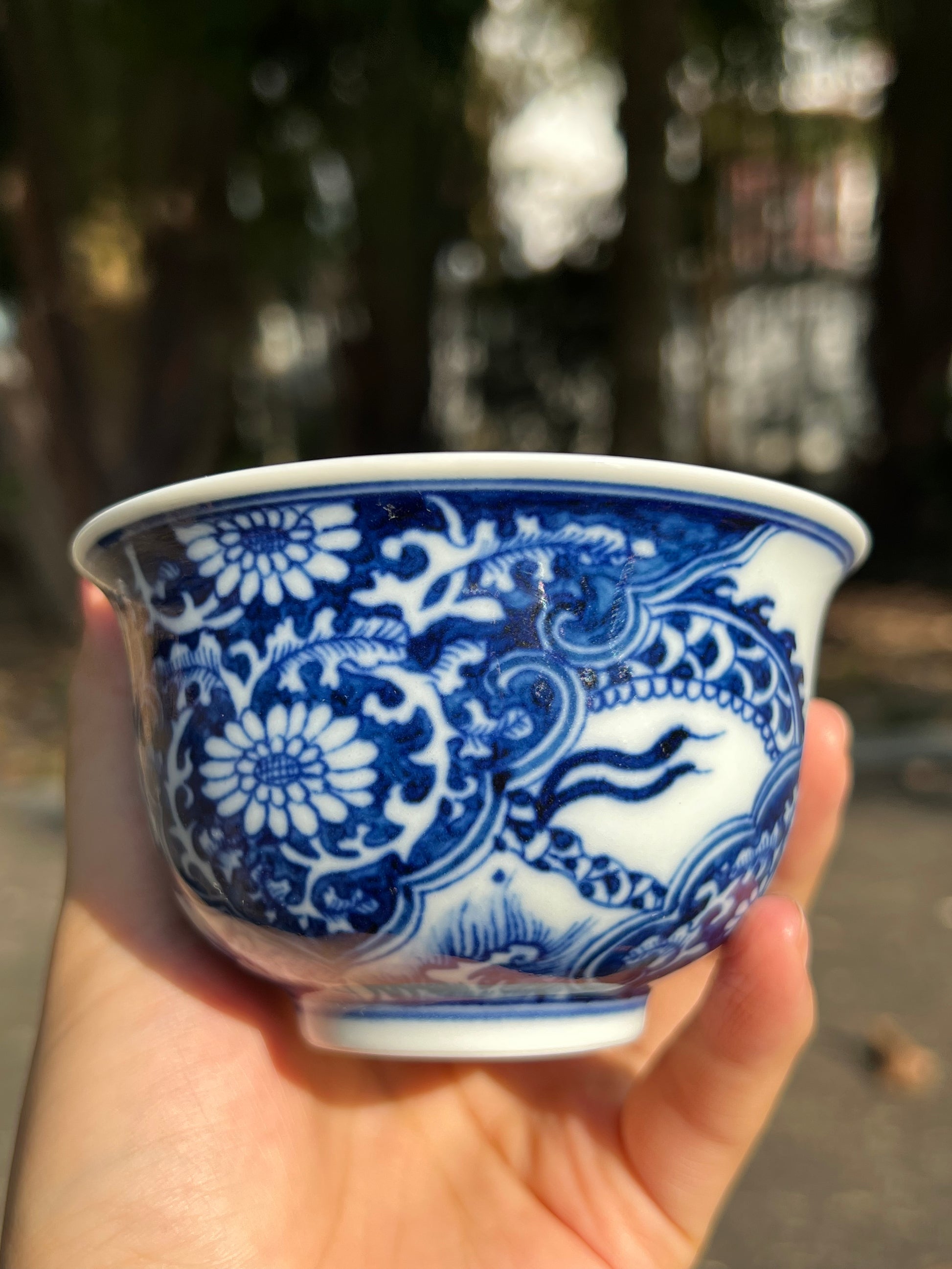 This is a Chinese Jingdezhen blue and white porcelain dragon teapot gaiwan