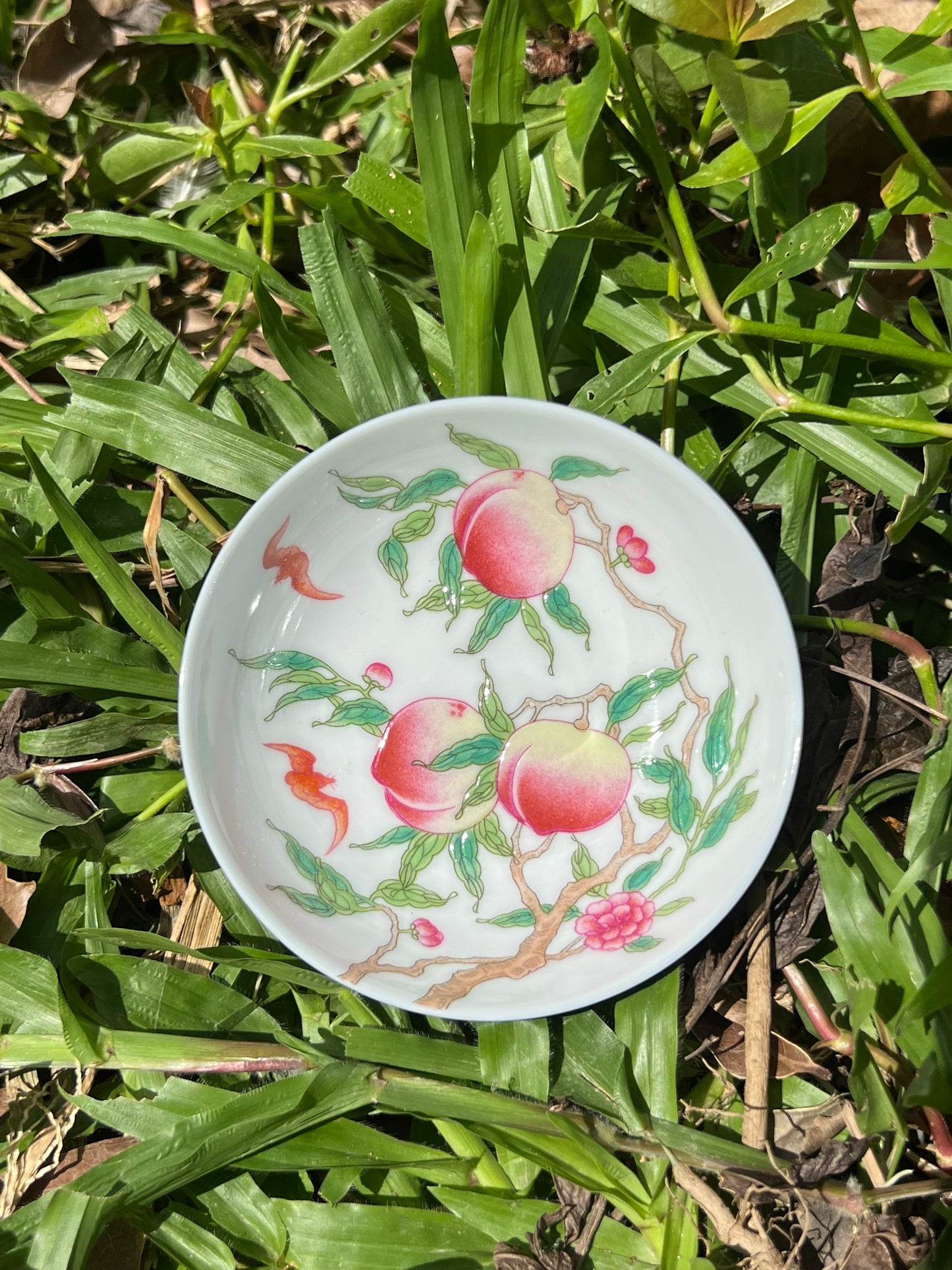 this is Chinese Jingdezhen famille rose ceramic teacup