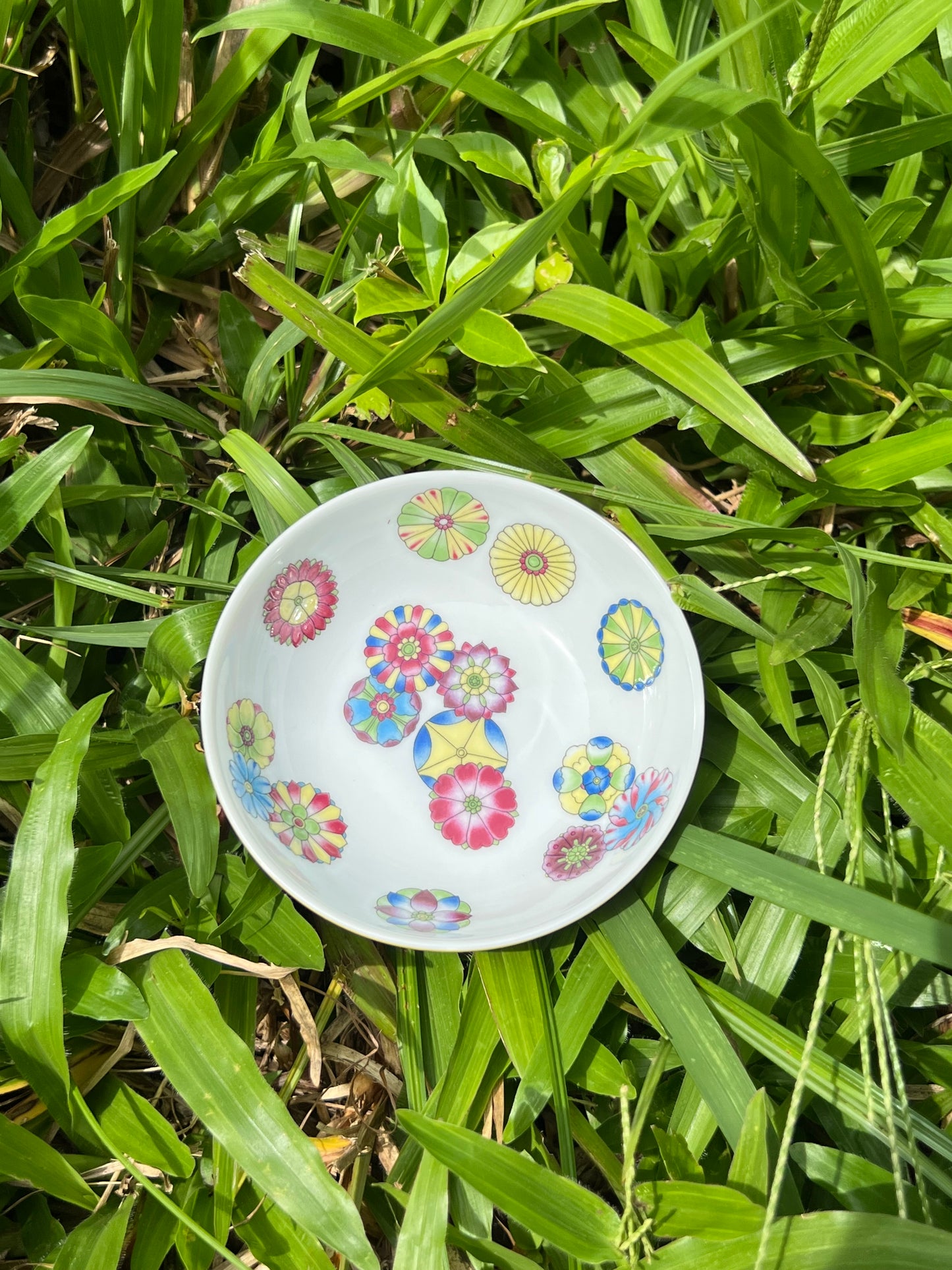 This is a Chinese Jingdezhen enamel teacup.this is a ceramic teacup