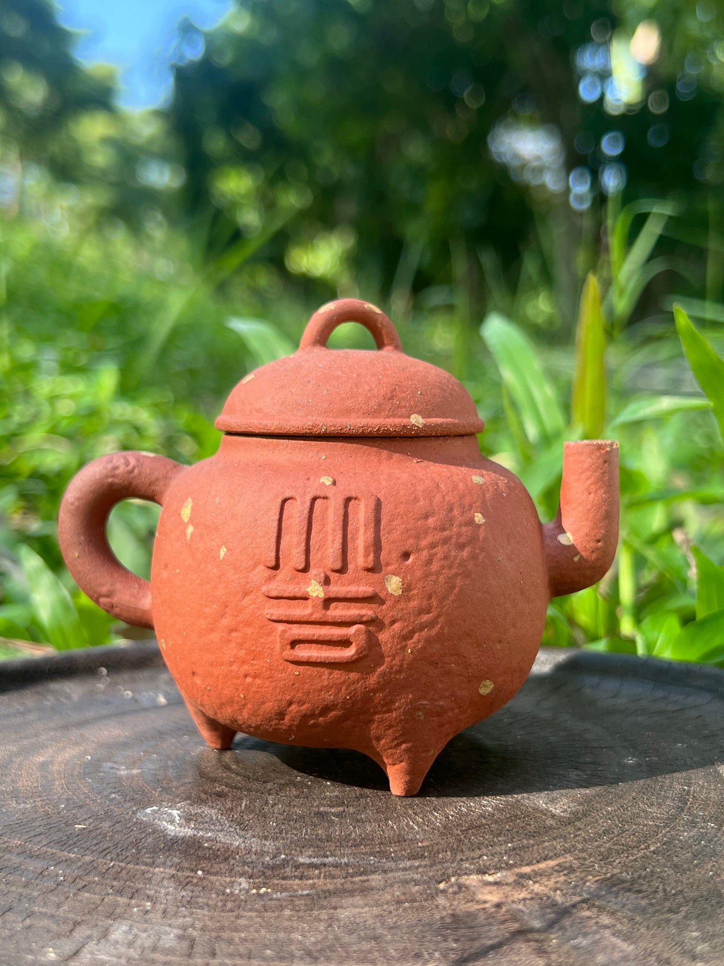 this is Chinese purple clay teapot. this is a pottery teapot