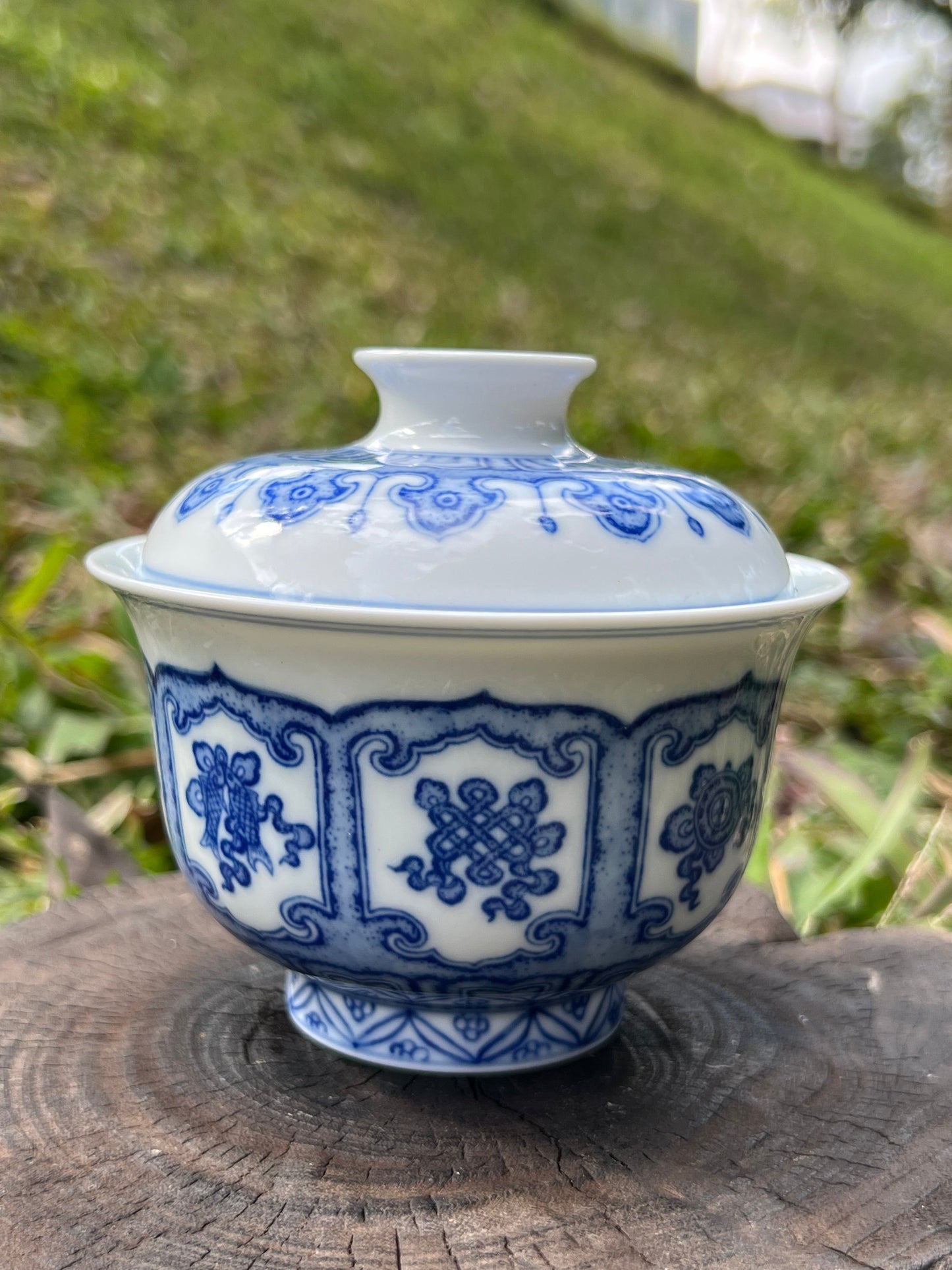 Handcrafted Chinese Hand Painted Chinese Blue and White Pottery Gaiwan Jingdezhen Teapot Pottery Artwork