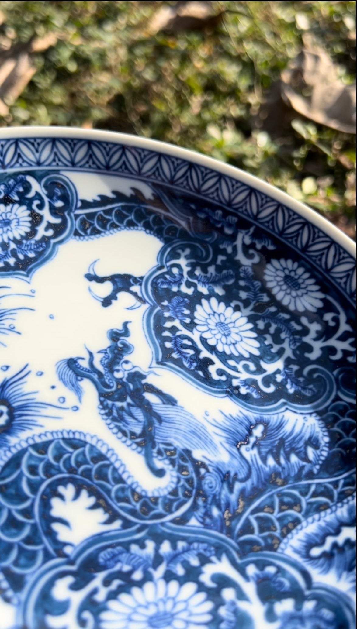 This is a Chinese Jingdezhen blue and white porcelain dragon teapot gaiwan