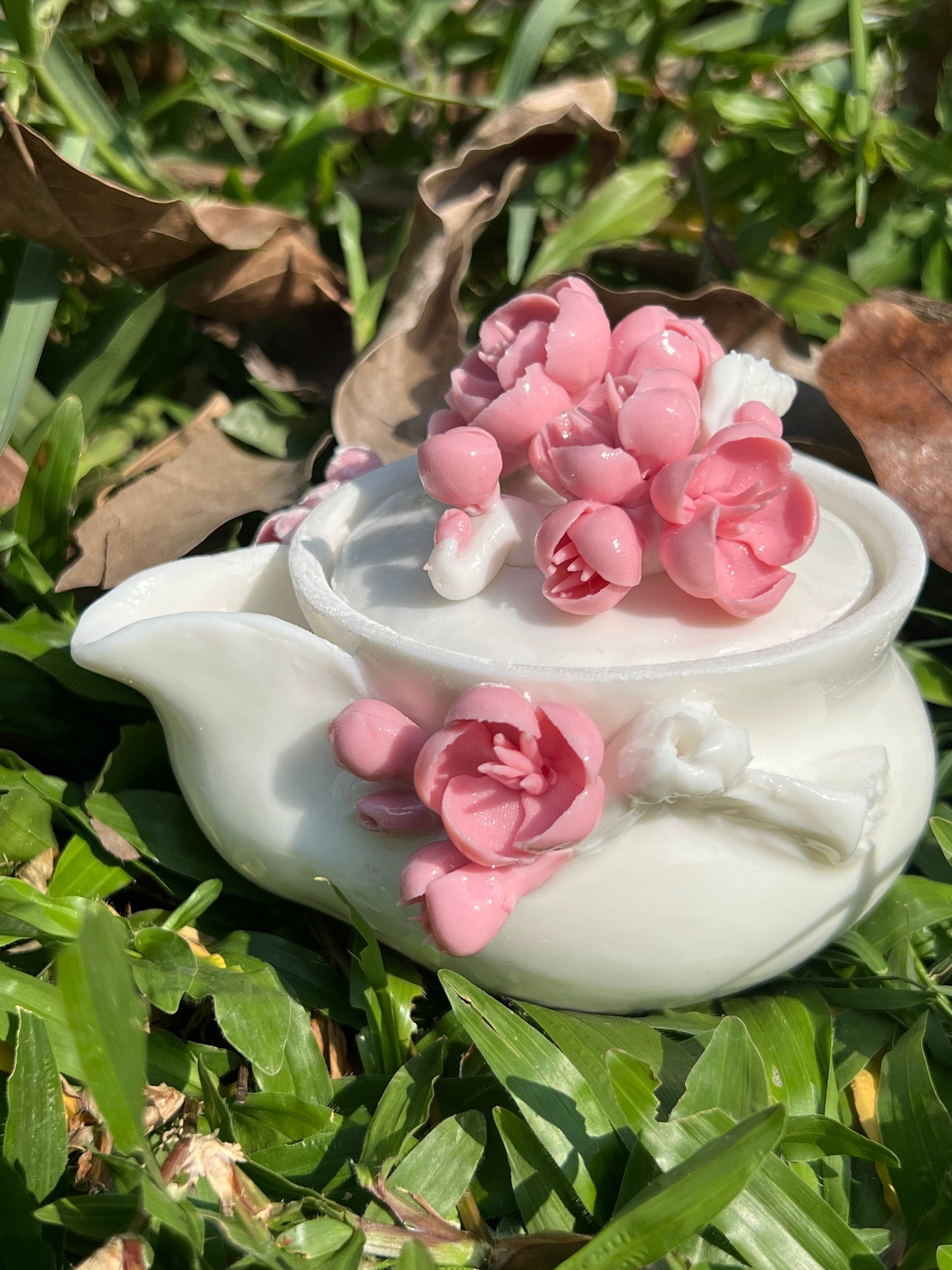 This is a woodfired white pottery flower faircup gongdaobei