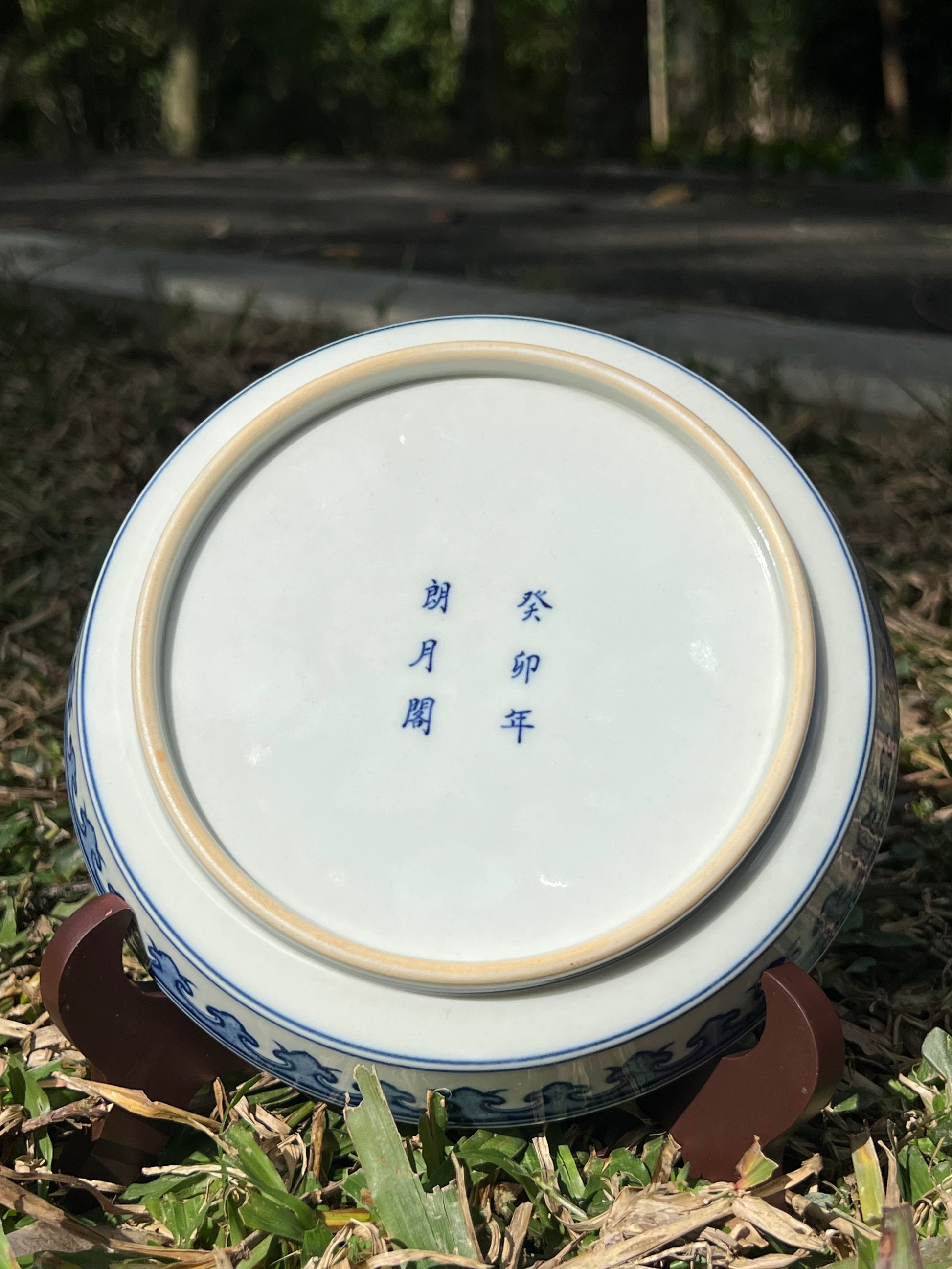 This is a Chinese Jingdezhen blue and white porcelain baoxiang flower teapot gaiwan