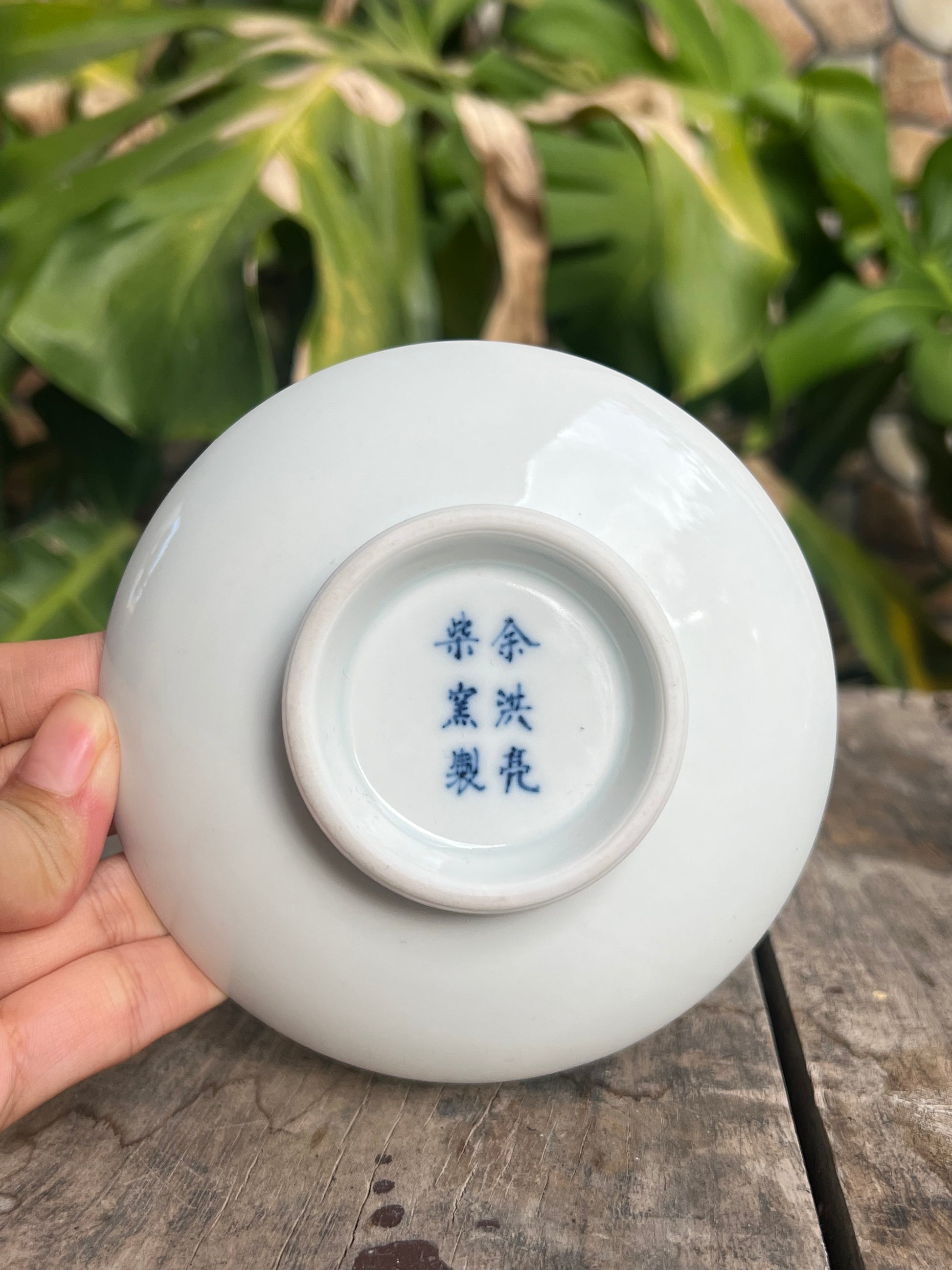 This is a Chinese Jingdezhen blue and white porcelain dragon teapot gaiwan