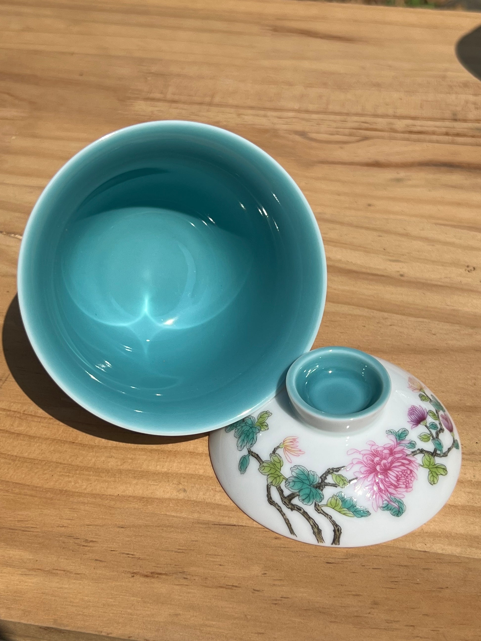 This is a Chinese Jingdezhen enamel flower teapot gaiwan