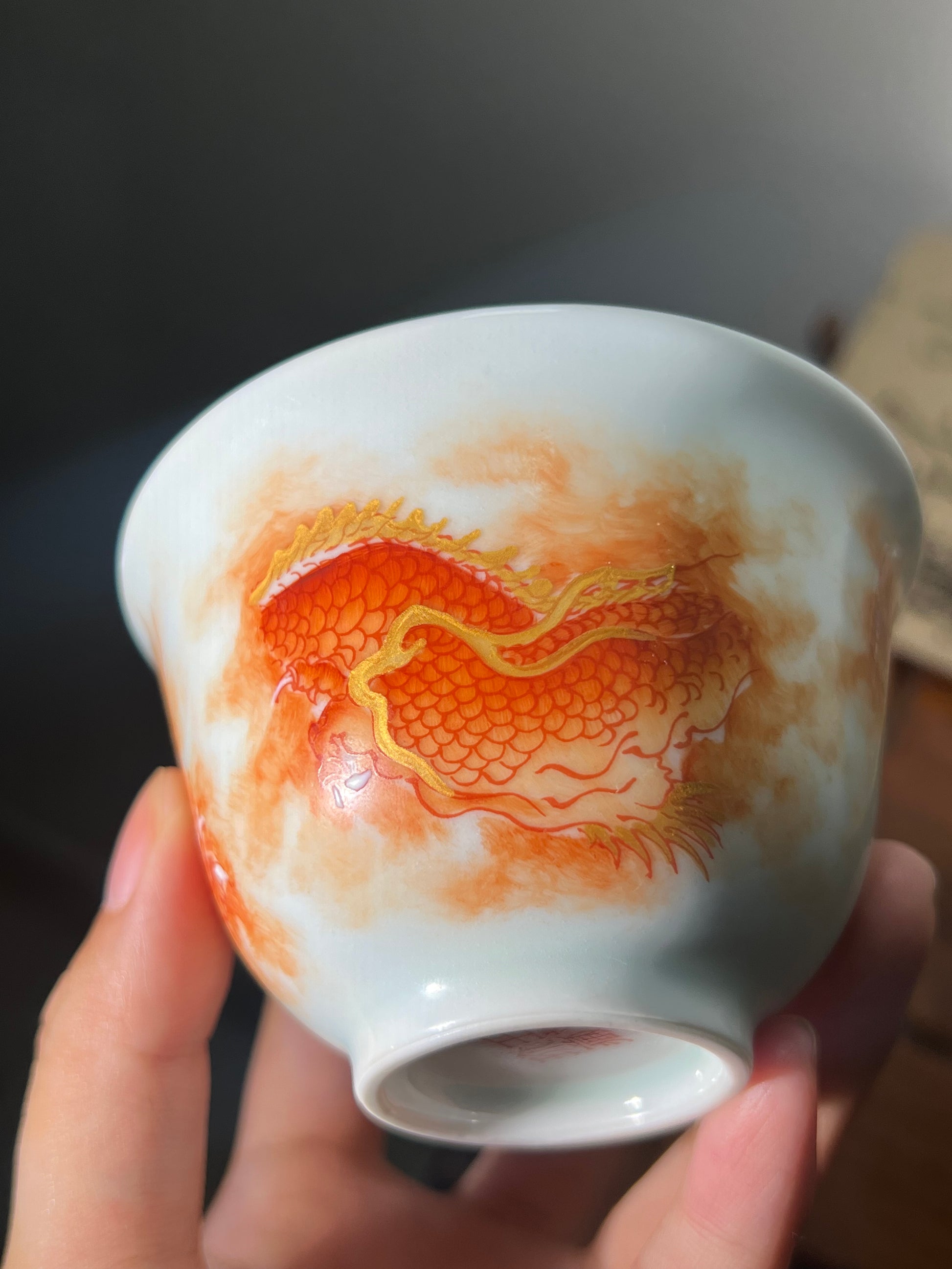 this is a Chinese Jingdezhen alum red dragon teapot.this is a ceramic teapot gaiwan