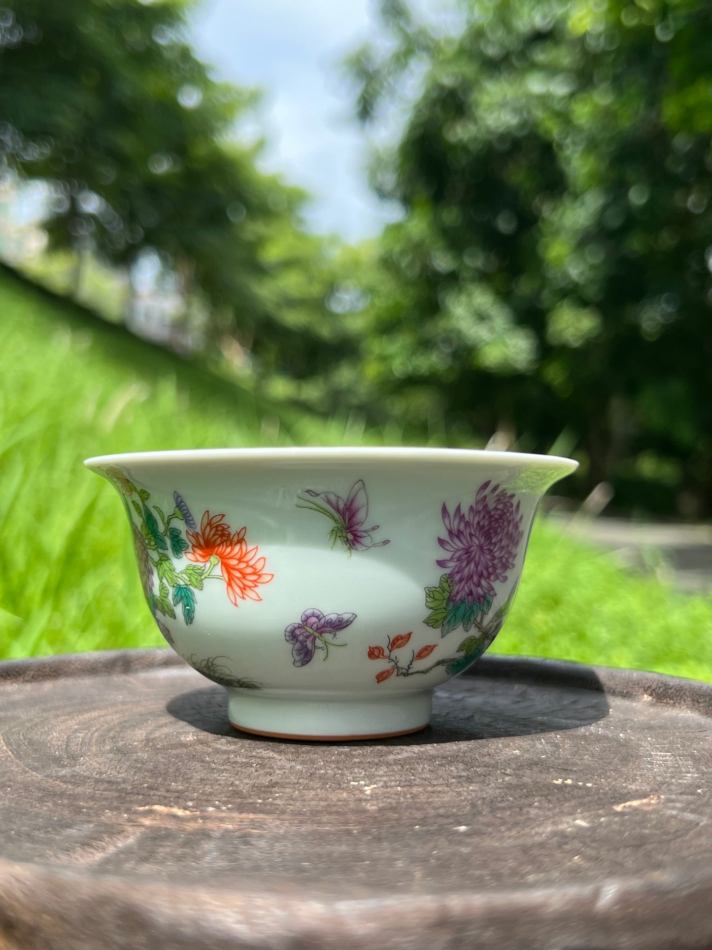 This is a Chinese Jingdezhen enamel teacup.this is a ceramic teacup