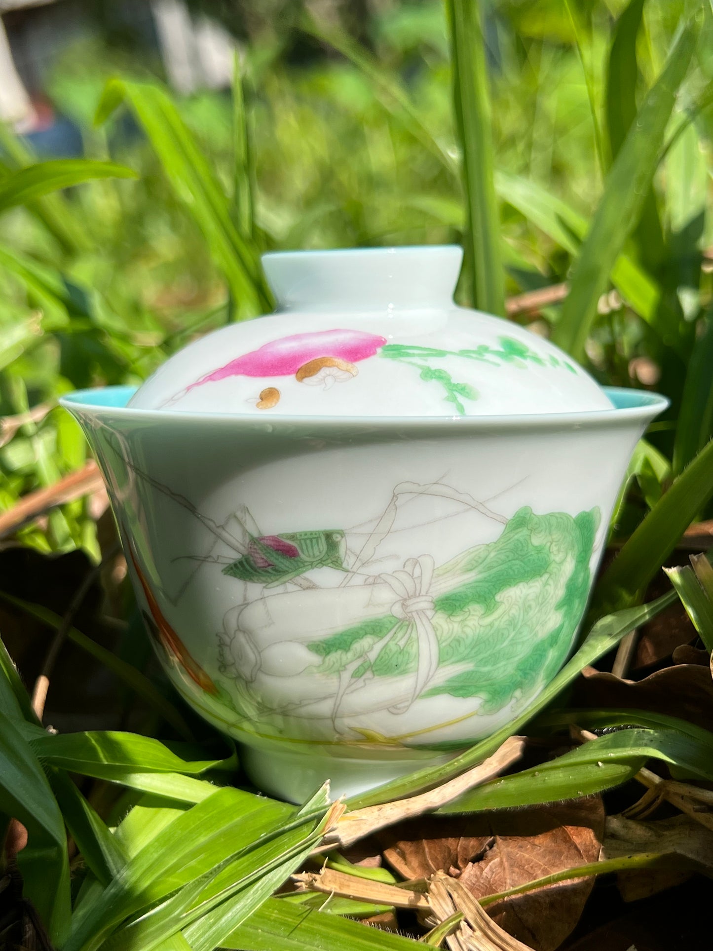 this is Chinese enamel gaiwan. this is a ceramic teapot