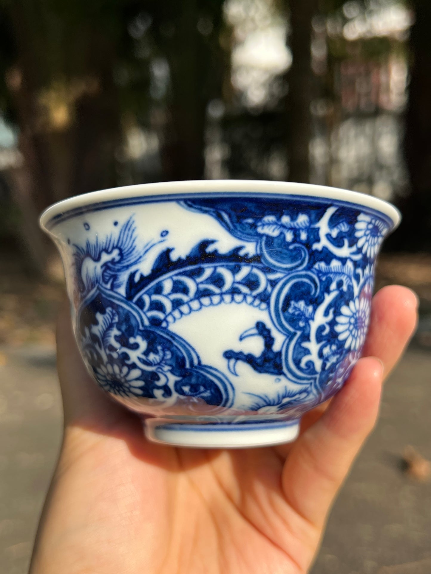 This is a Chinese Jingdezhen blue and white porcelain dragon teapot gaiwan