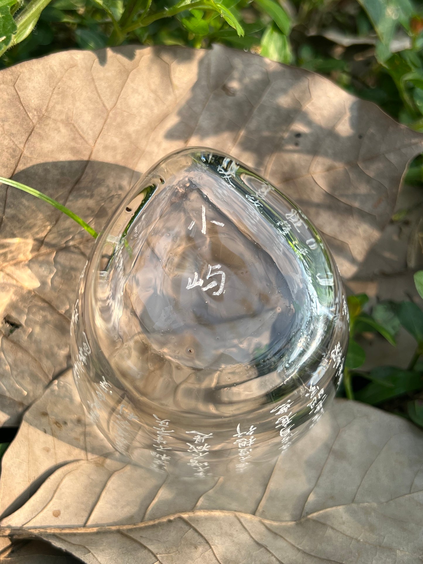 This is a hand engraved heart sutra glass faircup gongdaobei