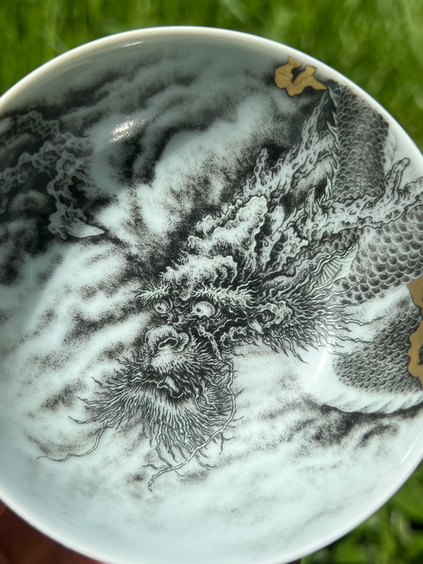 this is a Chinese Jingdezhen dragon teacup.this is a ceramic teacup