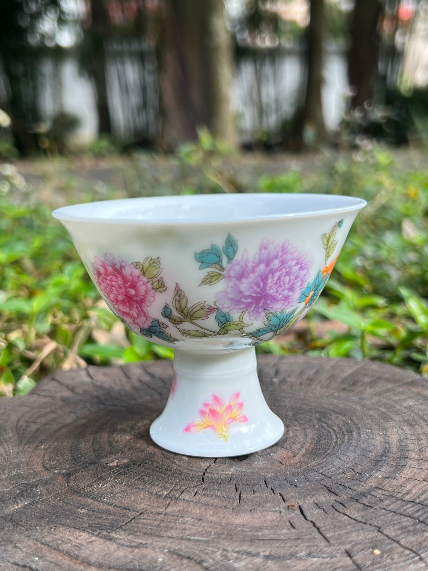 This is a Chinese Jingdezhen enamel flower teacup