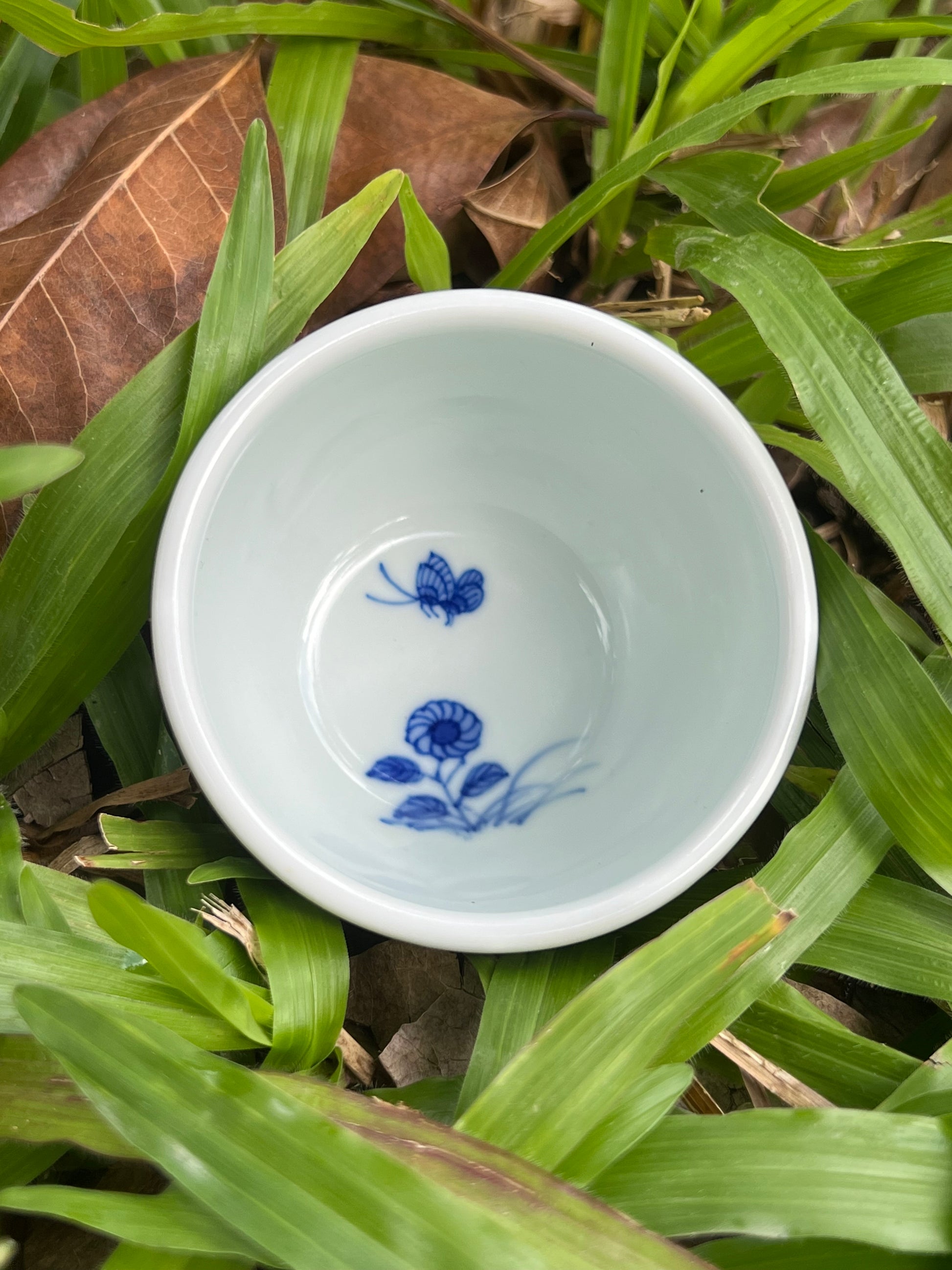 this is Chinese Jingdezhen blue and white porcelain teacup. this is a ceramic teacup