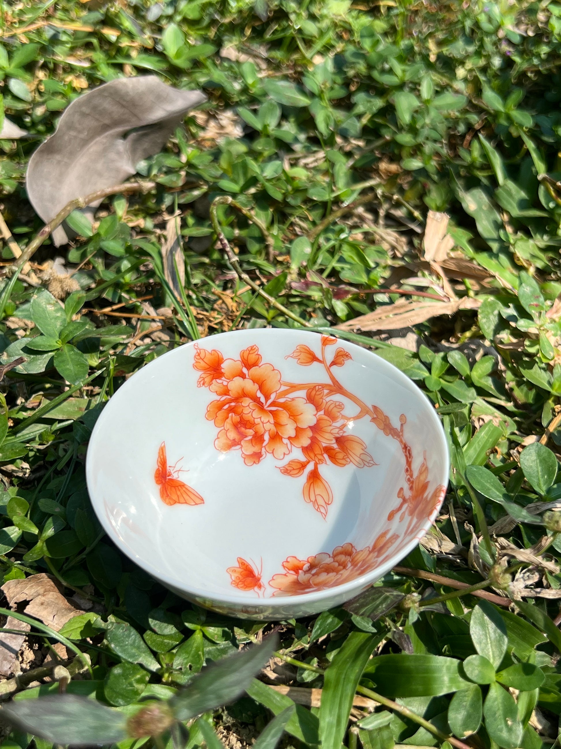 this is a Chinese Jingdezhen alum red peony flower teacup