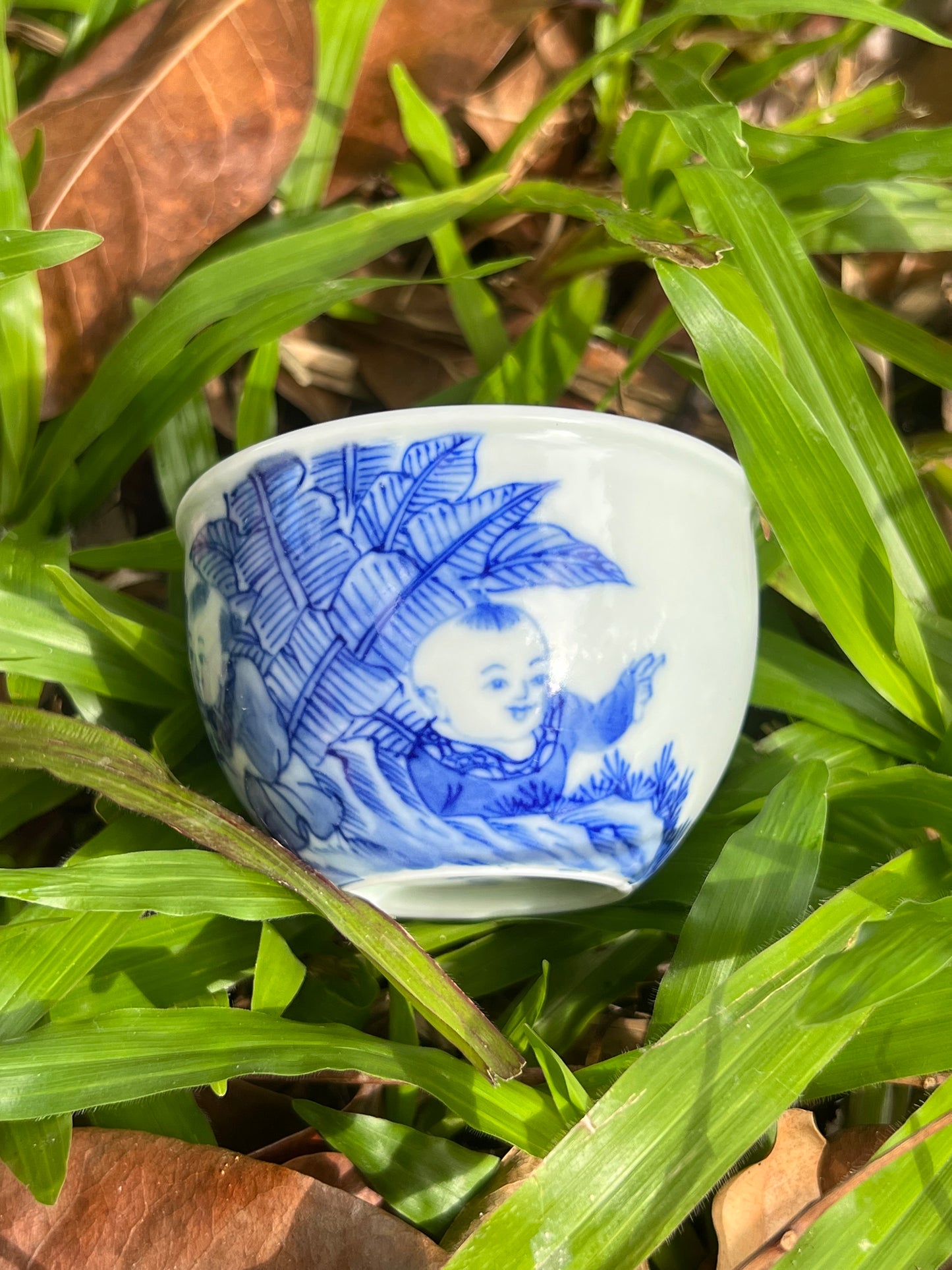 this is Chinese Jingdezhen blue and white porcelain teacup. this is a ceramic teacup