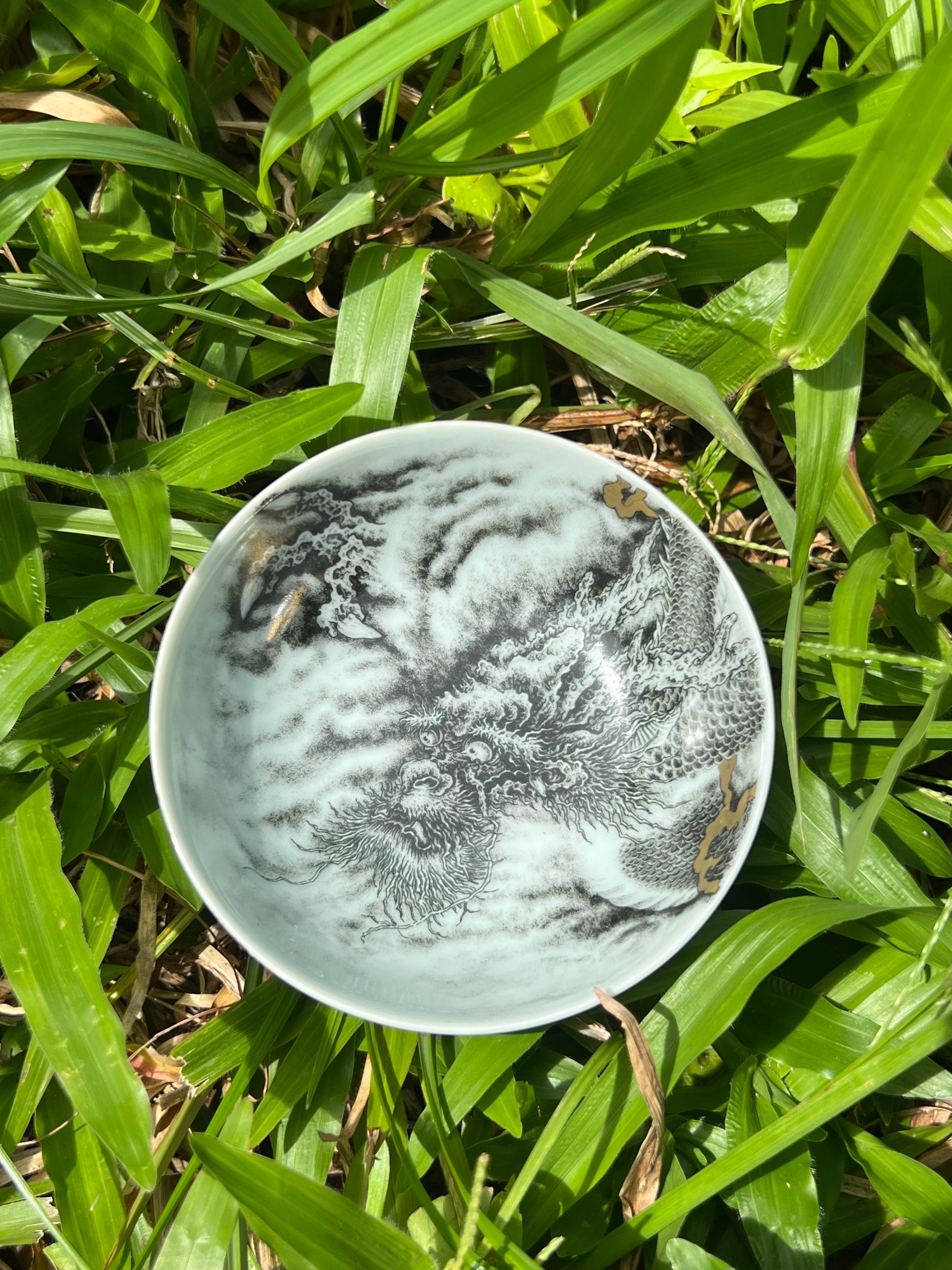 this is a Chinese Jingdezhen dragon teacup.this is a ceramic teacup