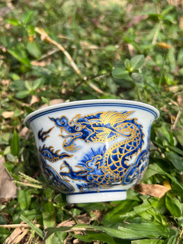 This is a Chinese Jingdezhen blue and white porcelain dragon teapot gaiwan