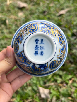 This is a Chinese Jingdezhen blue and white porcelain dragon teapot gaiwan