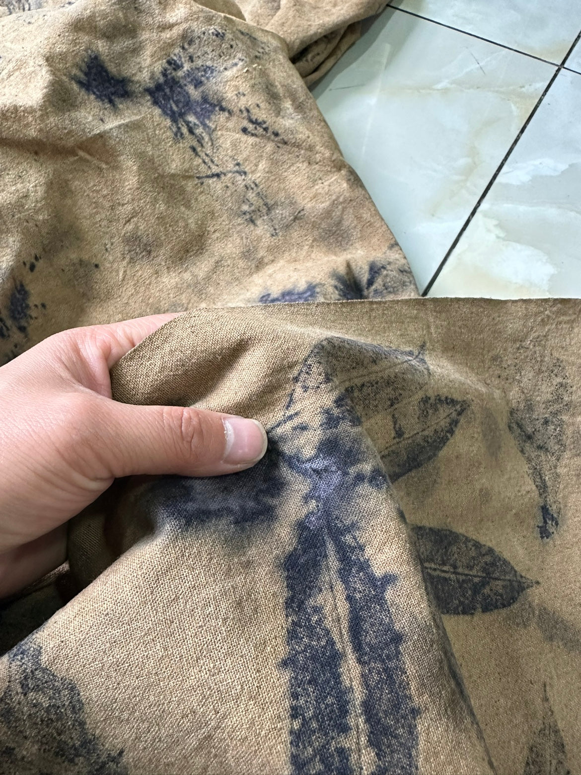 This is a plant-dyed tea mat table cloth