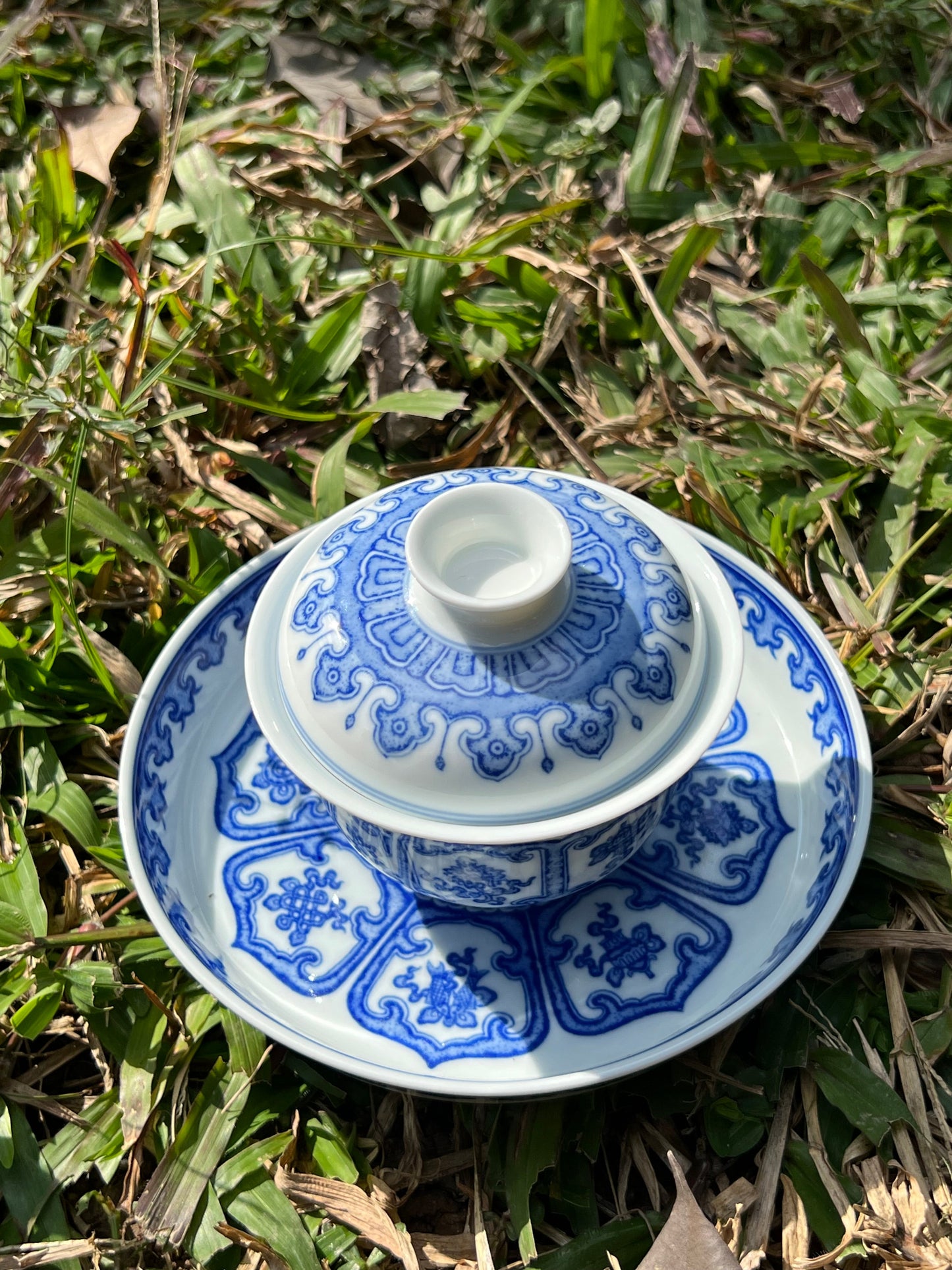 Handcrafted Chinese Hand Painted Chinese Blue and White Pottery Gaiwan Jingdezhen Teapot Pottery Artwork