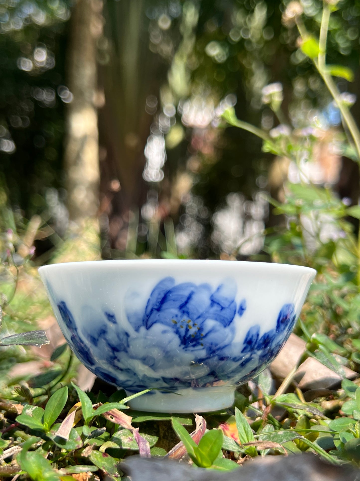 This is a Chinese Jingdezhen blue and white porcelain landscape teacup