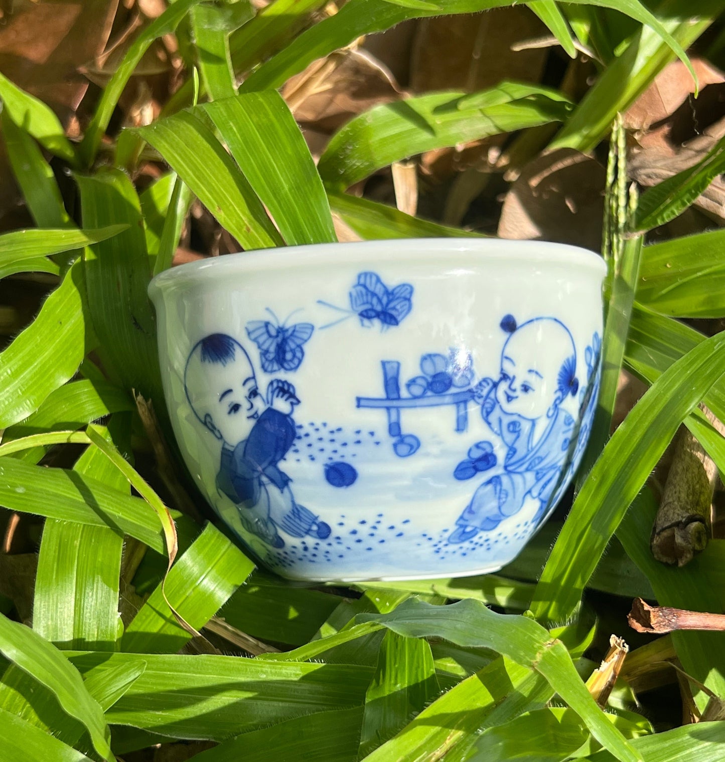 this is Chinese Jingdezhen blue and white porcelain teacup. this is a ceramic teacup