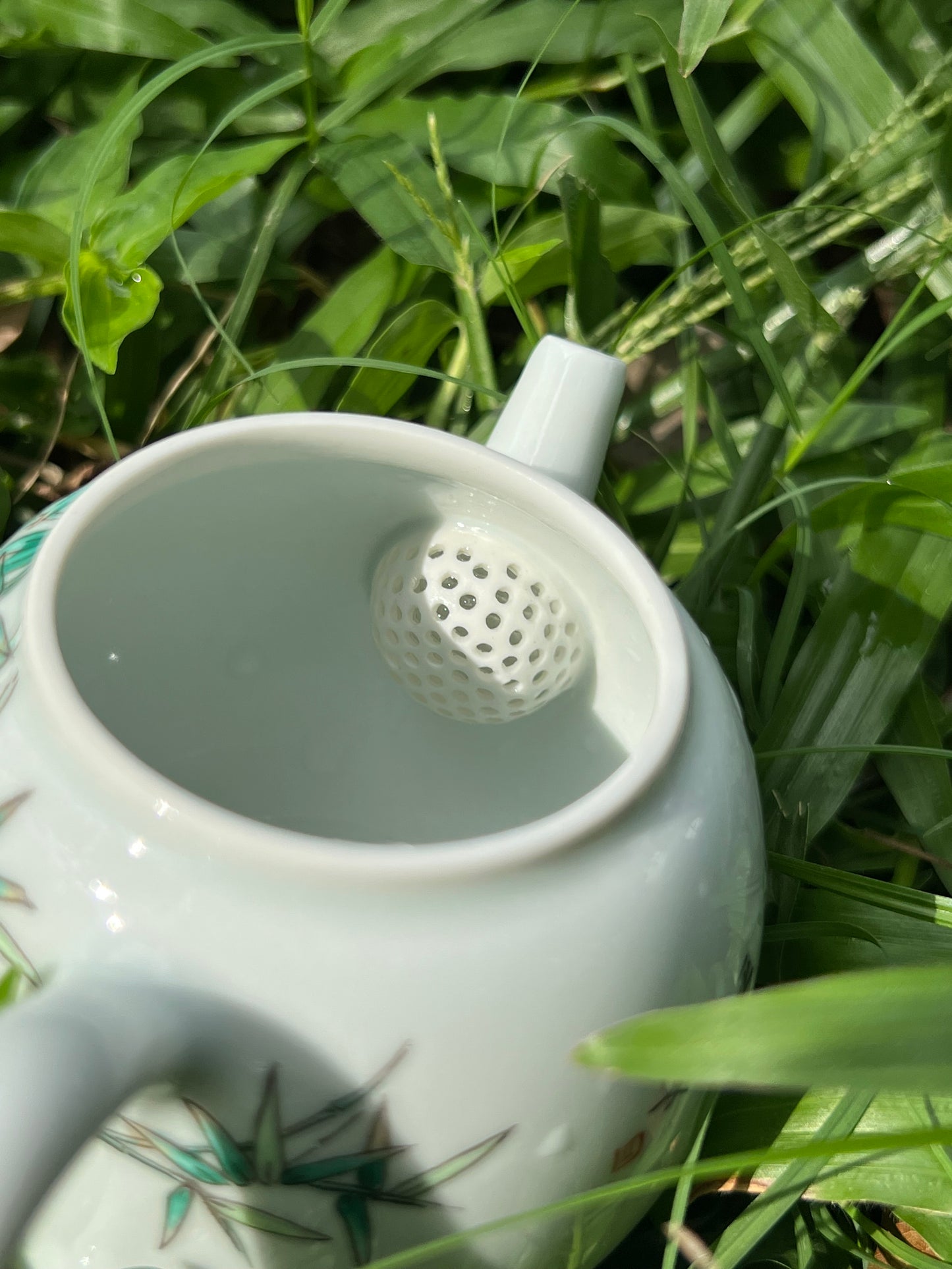 this is Chinese Jingdezhen famille rose ceramic teapot. this is a ceramic bamboo teapot