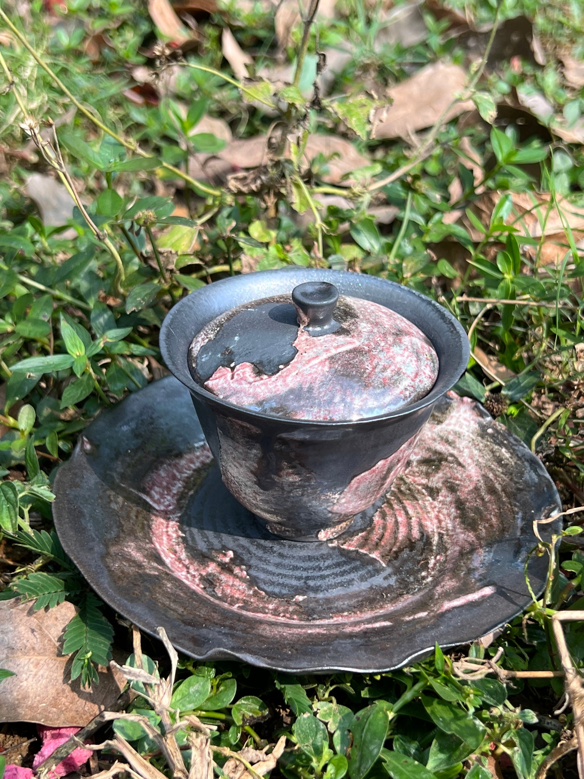 This is a pottery teapot.this is a pottery gaiwan