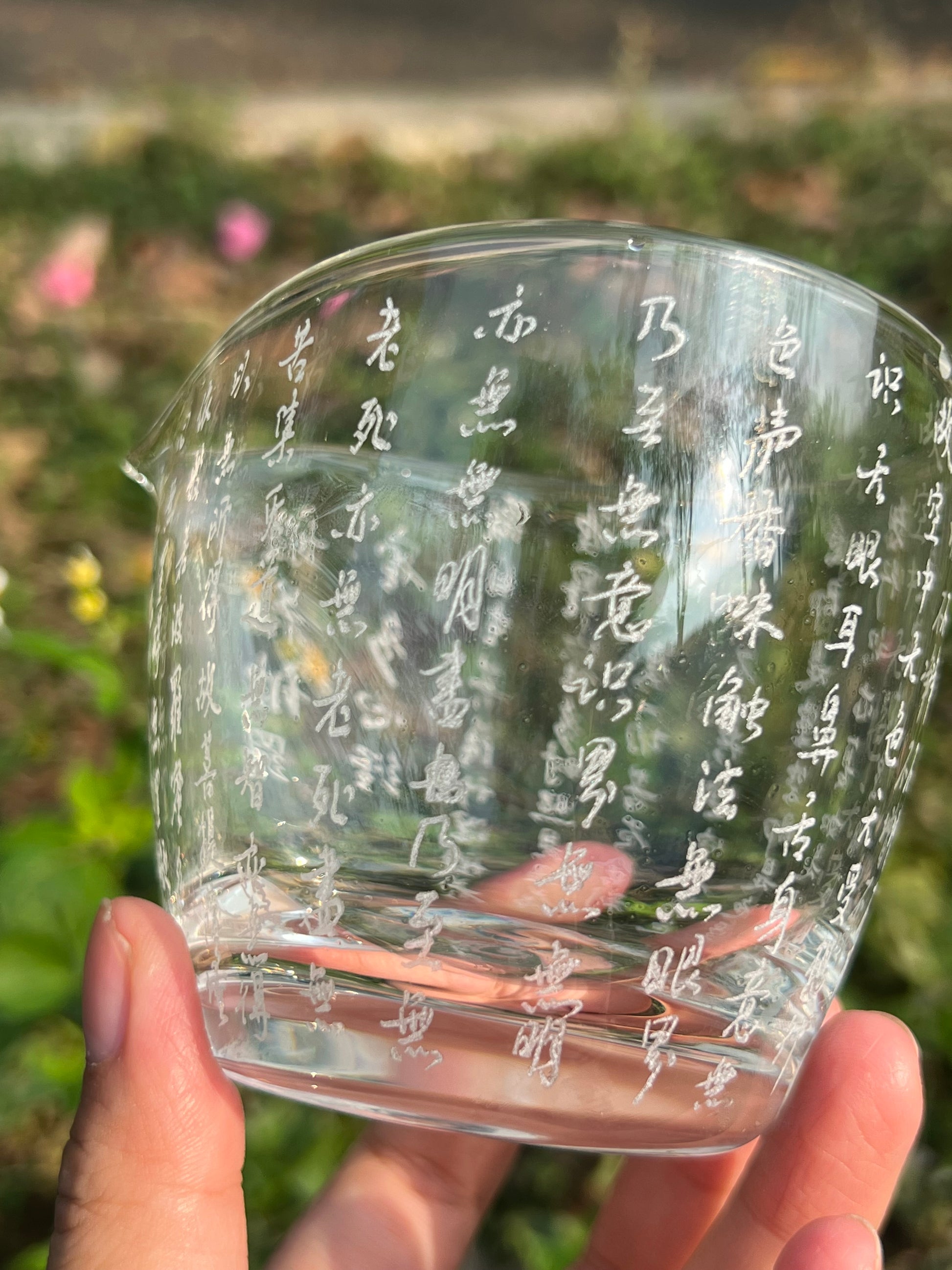 This is a hand engraved heart sutra glass faircup gongdaobei