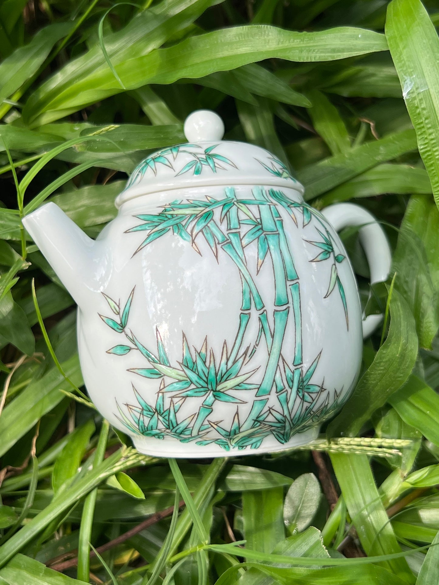 this is Chinese Jingdezhen famille rose ceramic teapot. this is a ceramic bamboo teapot