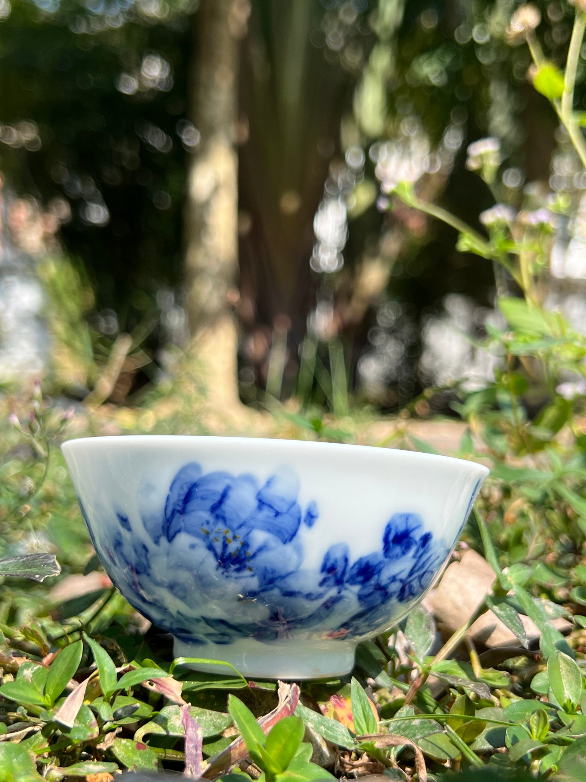 This is a Chinese Jingdezhen blue and white porcelain landscape teacup