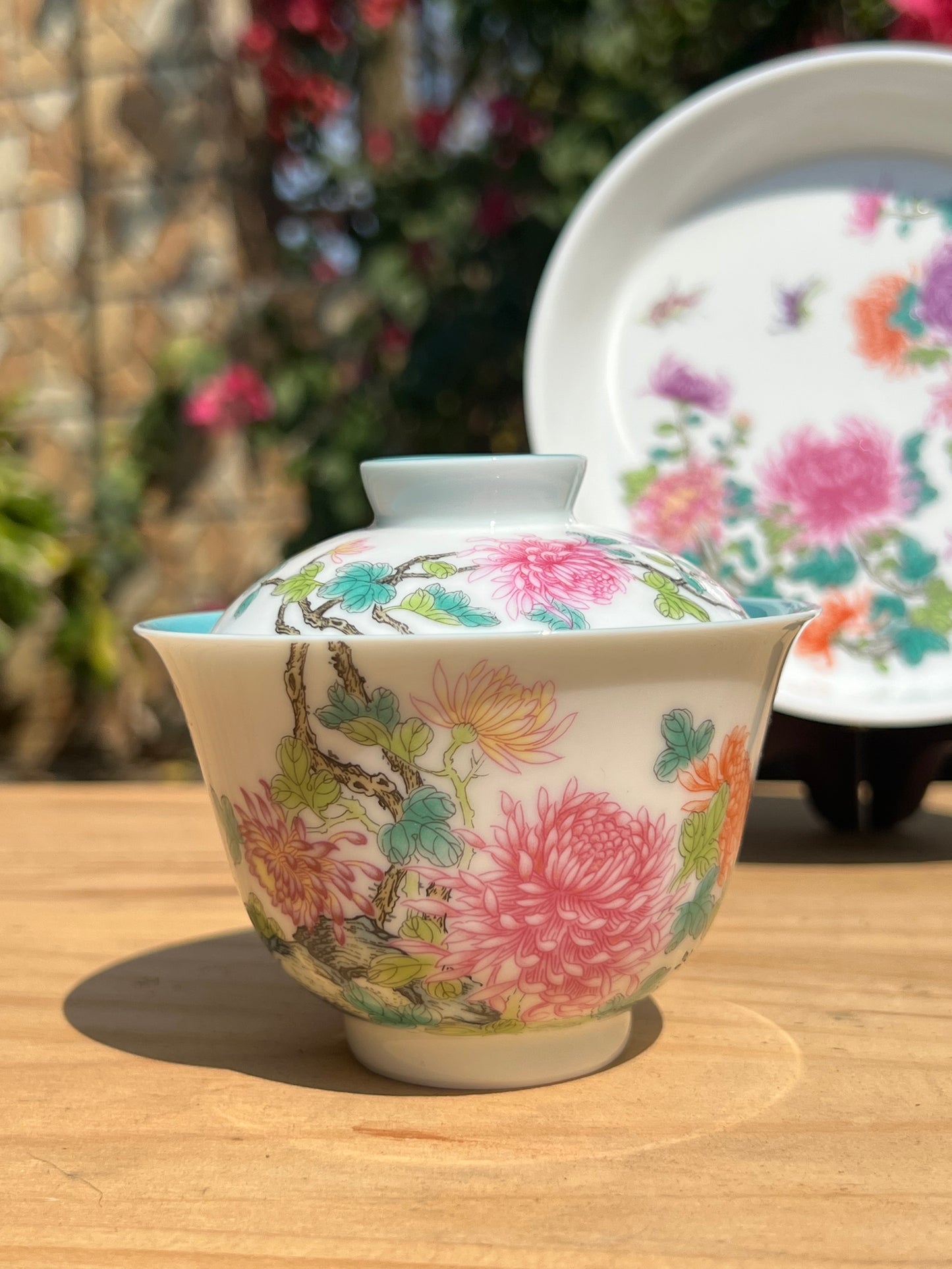 This is a Chinese Jingdezhen enamel flower teapot gaiwan