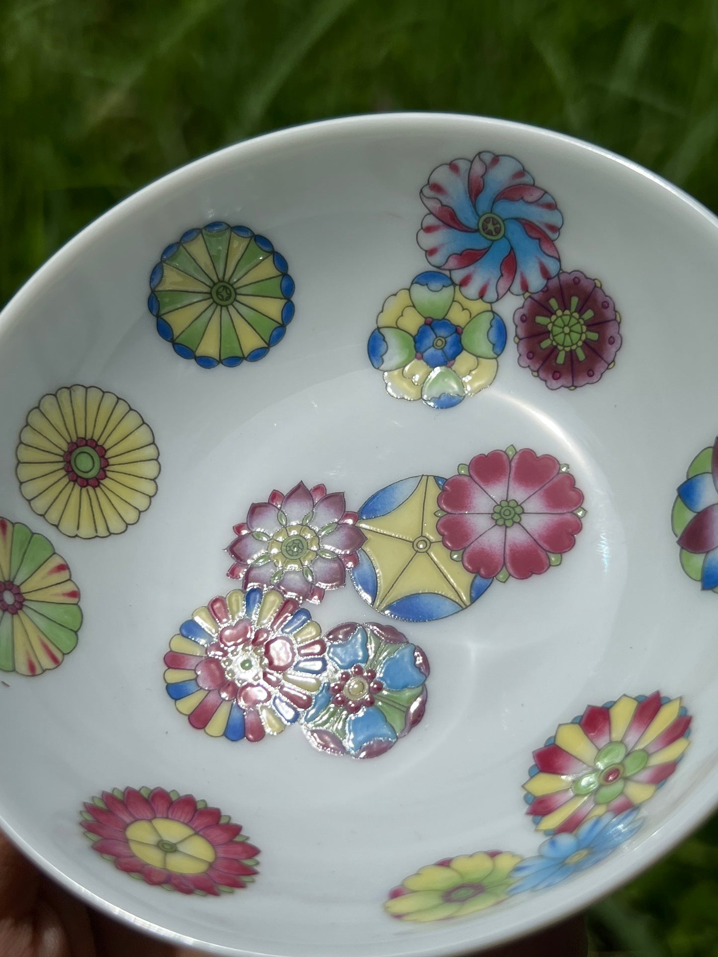 This is a Chinese Jingdezhen enamel teacup.this is a ceramic teacup