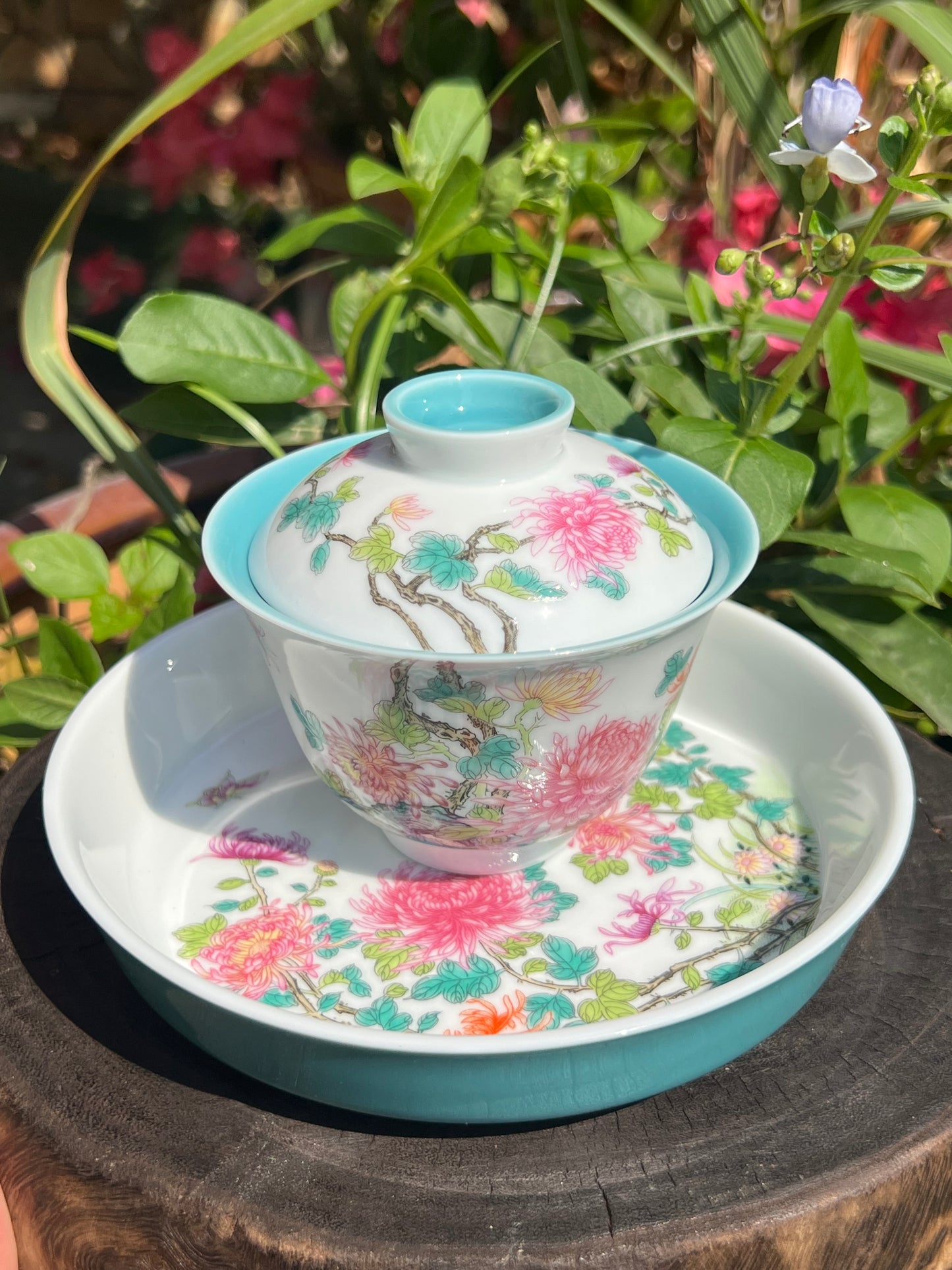 This is a Chinese Jingdezhen enamel flower teapot gaiwan