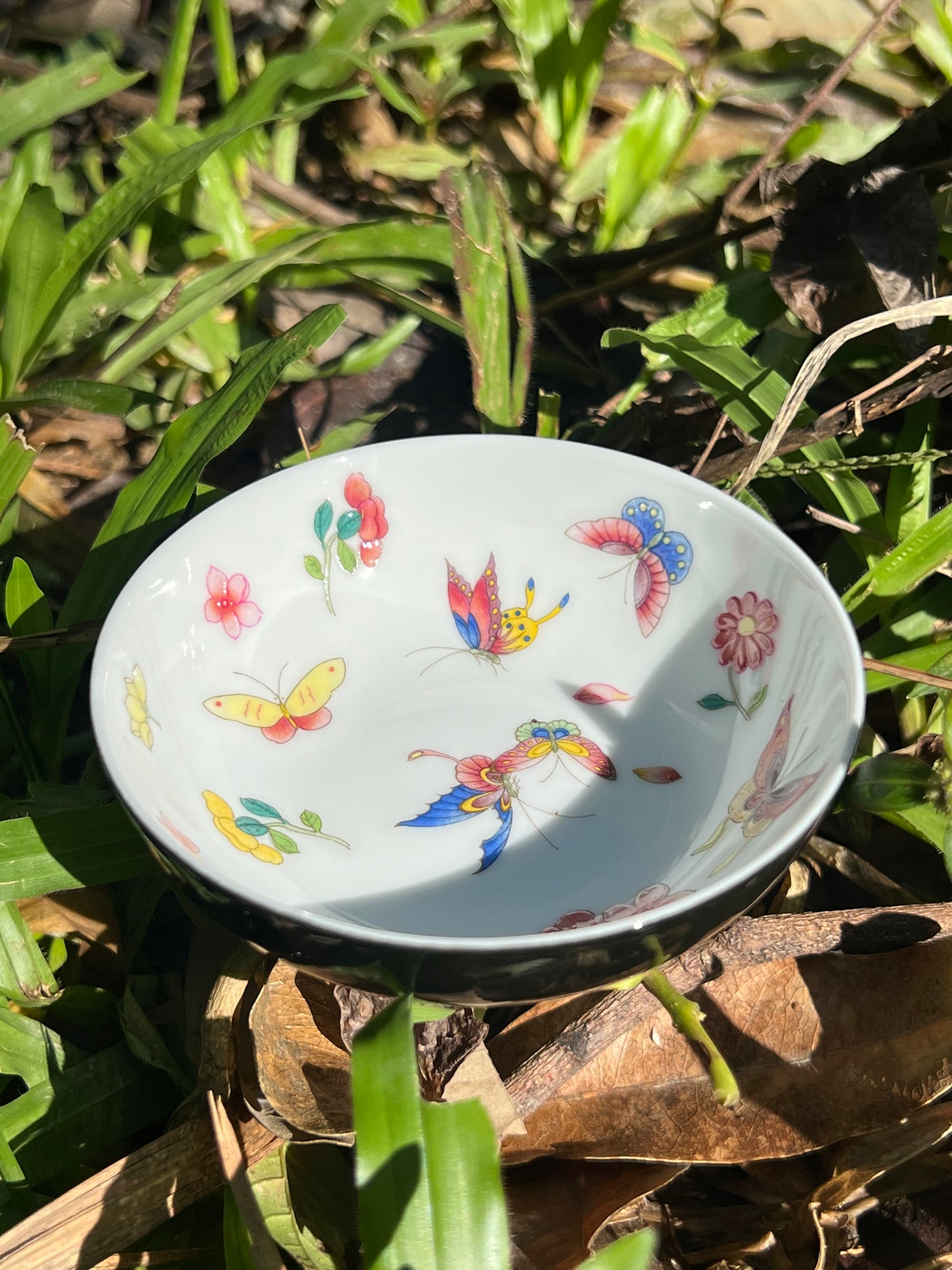 this is Chinese Jingdezhen enamel butterfly teacup. this is a ceramic teacup