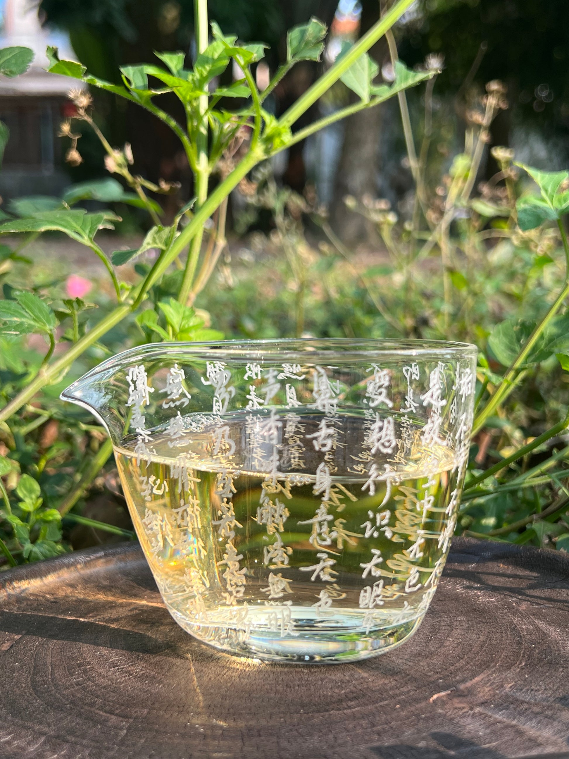 This is a hand engraved heart sutra glass faircup gongdaobei