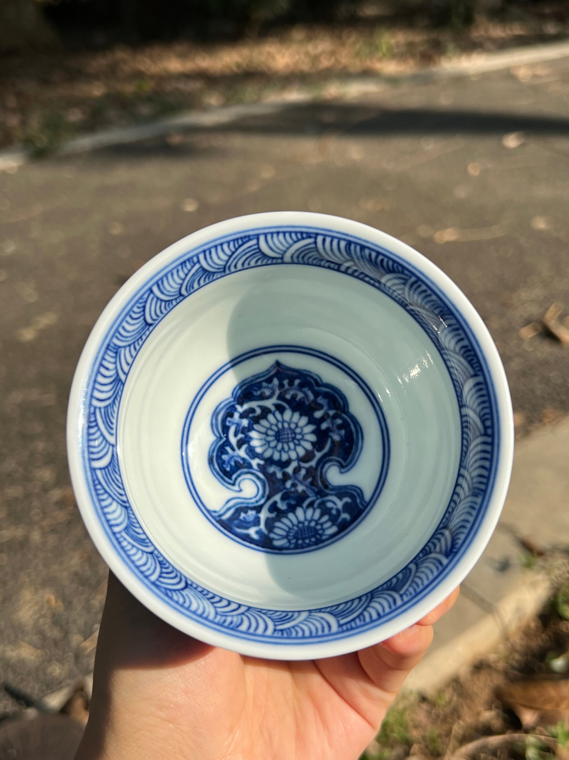 This is a Chinese Jingdezhen blue and white porcelain dragon teapot gaiwan