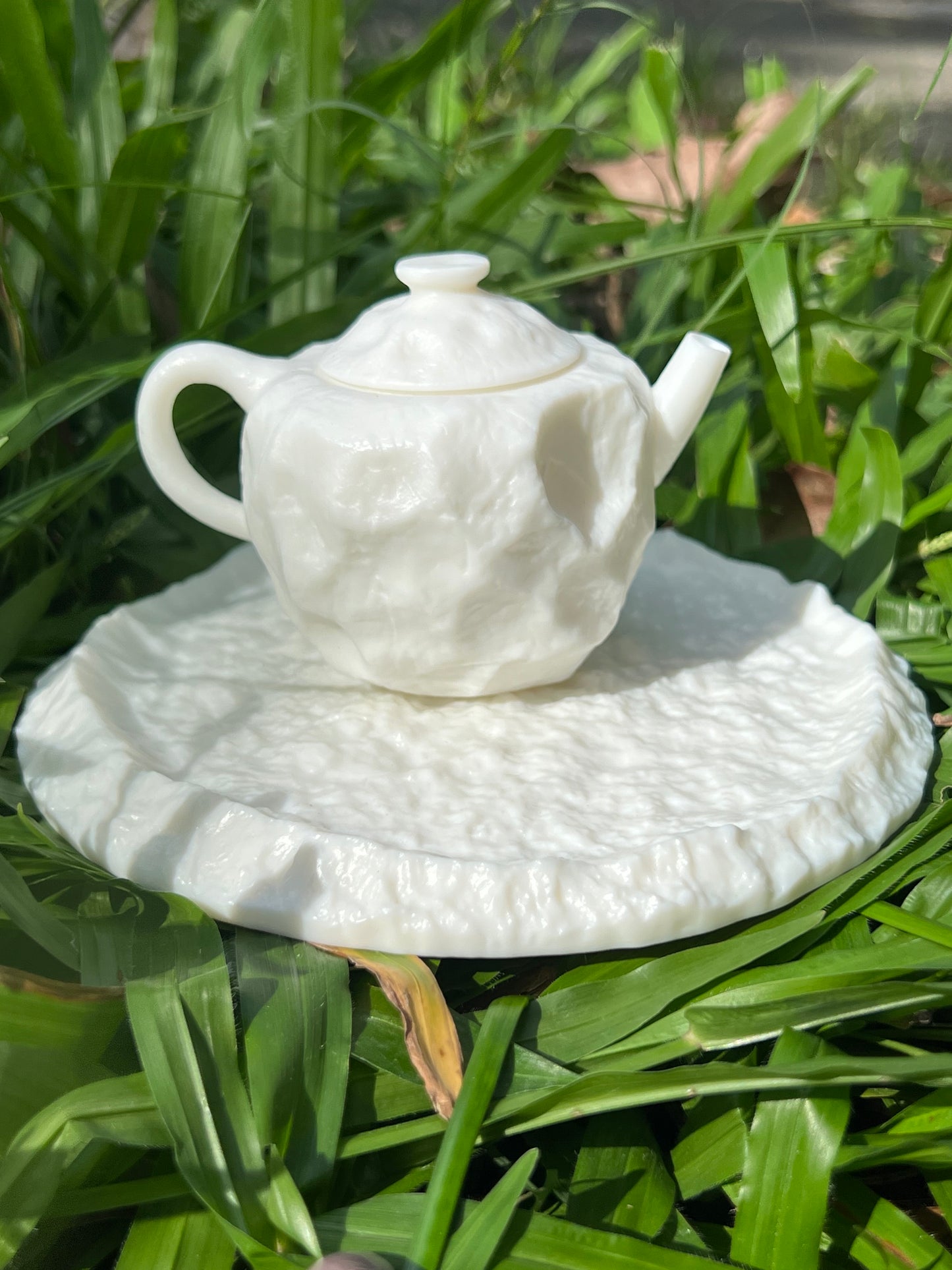 this is a white pottery teapot. this is Chinese mutton fat jade teapot