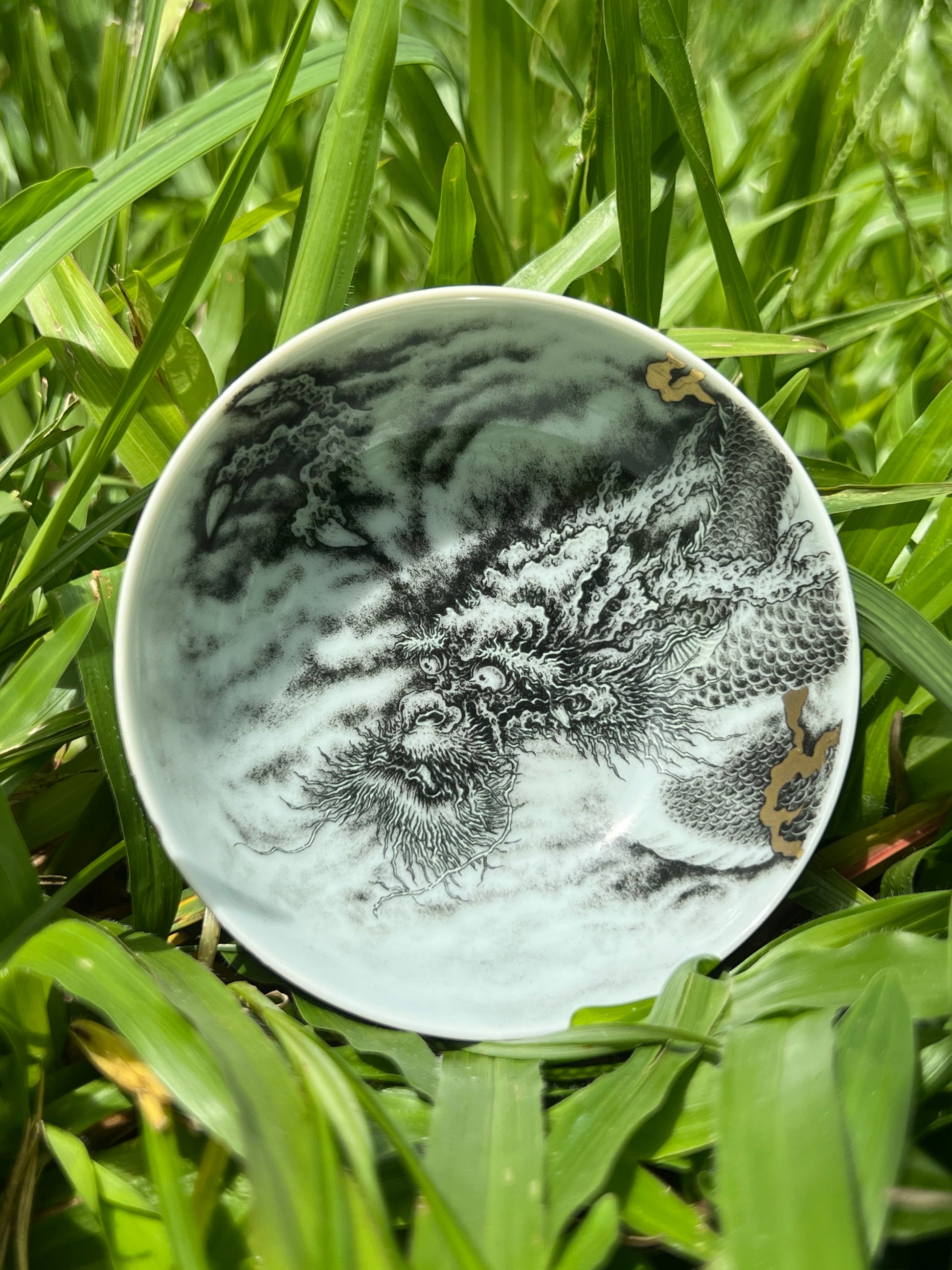 this is a Chinese Jingdezhen dragon teacup.this is a ceramic teacup