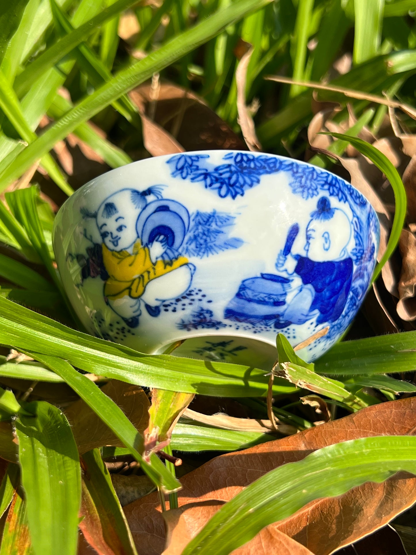 This is Chinese blue and white porcelain teacup. This is a ceramic teacup